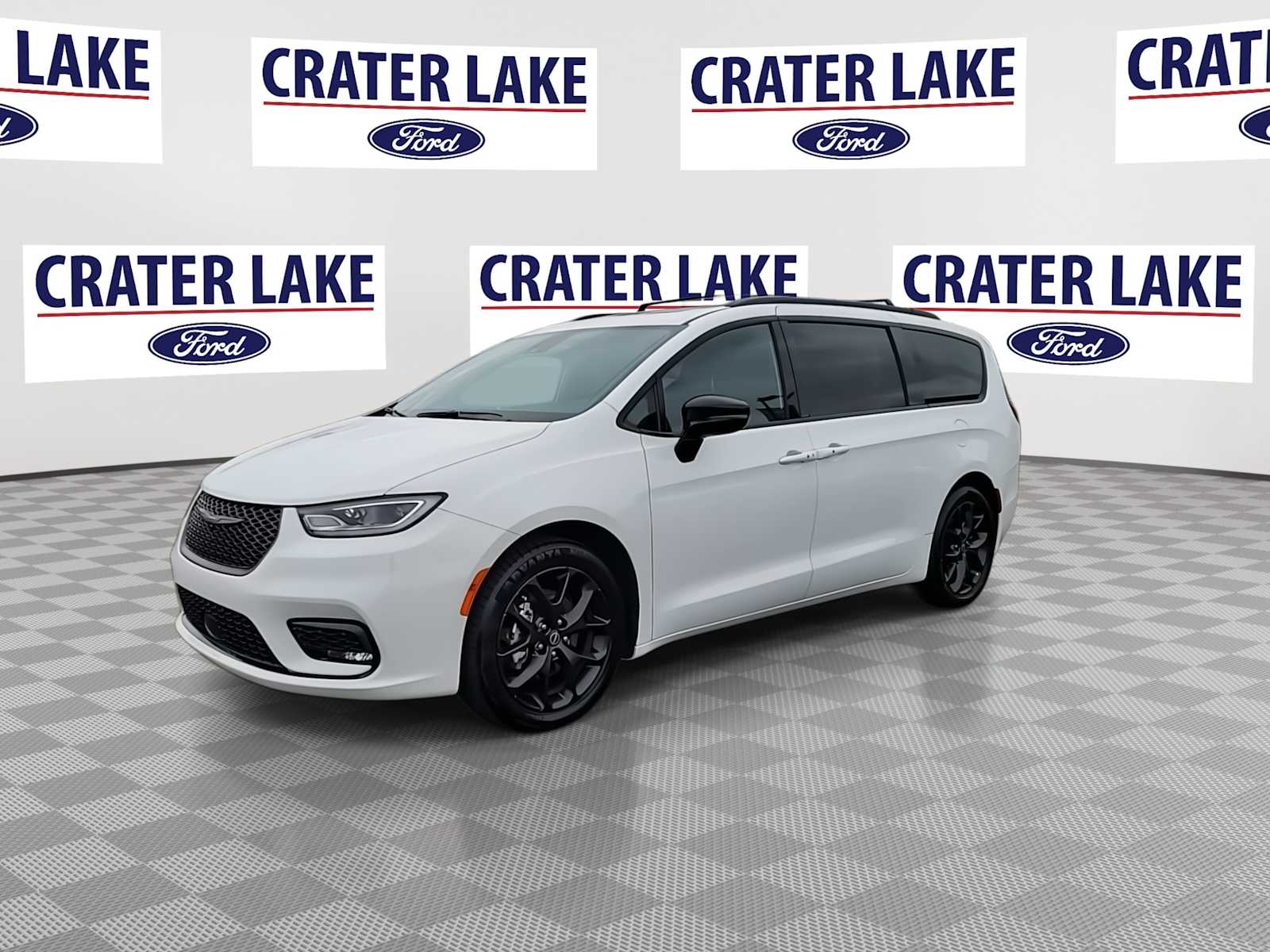 Thumbnail: 2025 Chrysler Pacifica - 4