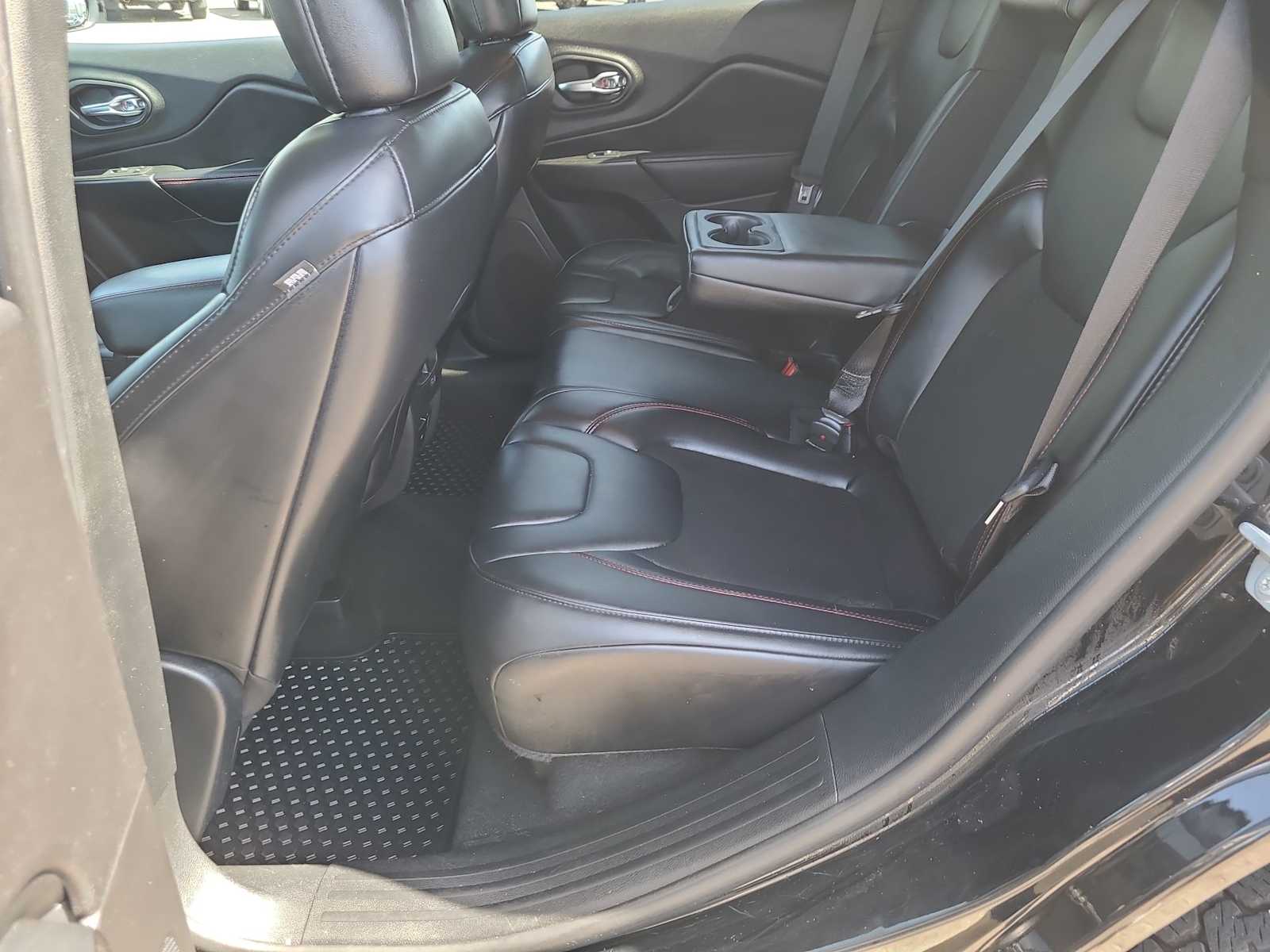 Thumbnail: 2020 Jeep Cherokee - 21