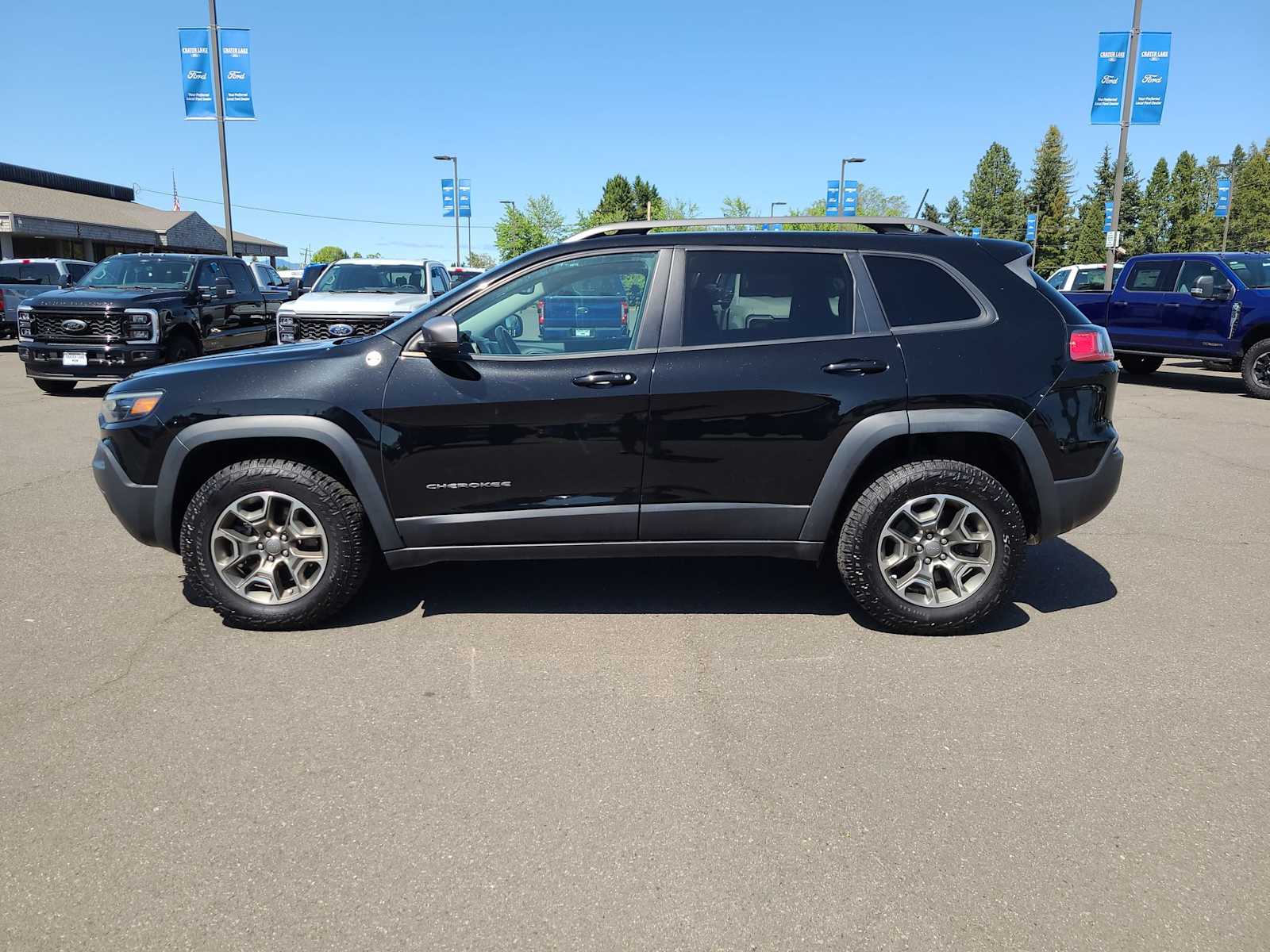 Thumbnail: 2020 Jeep Cherokee - 11