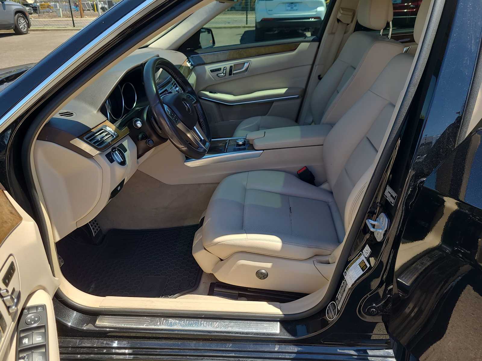 Thumbnail: 2014 Mercedes-Benz E-Class - 19
