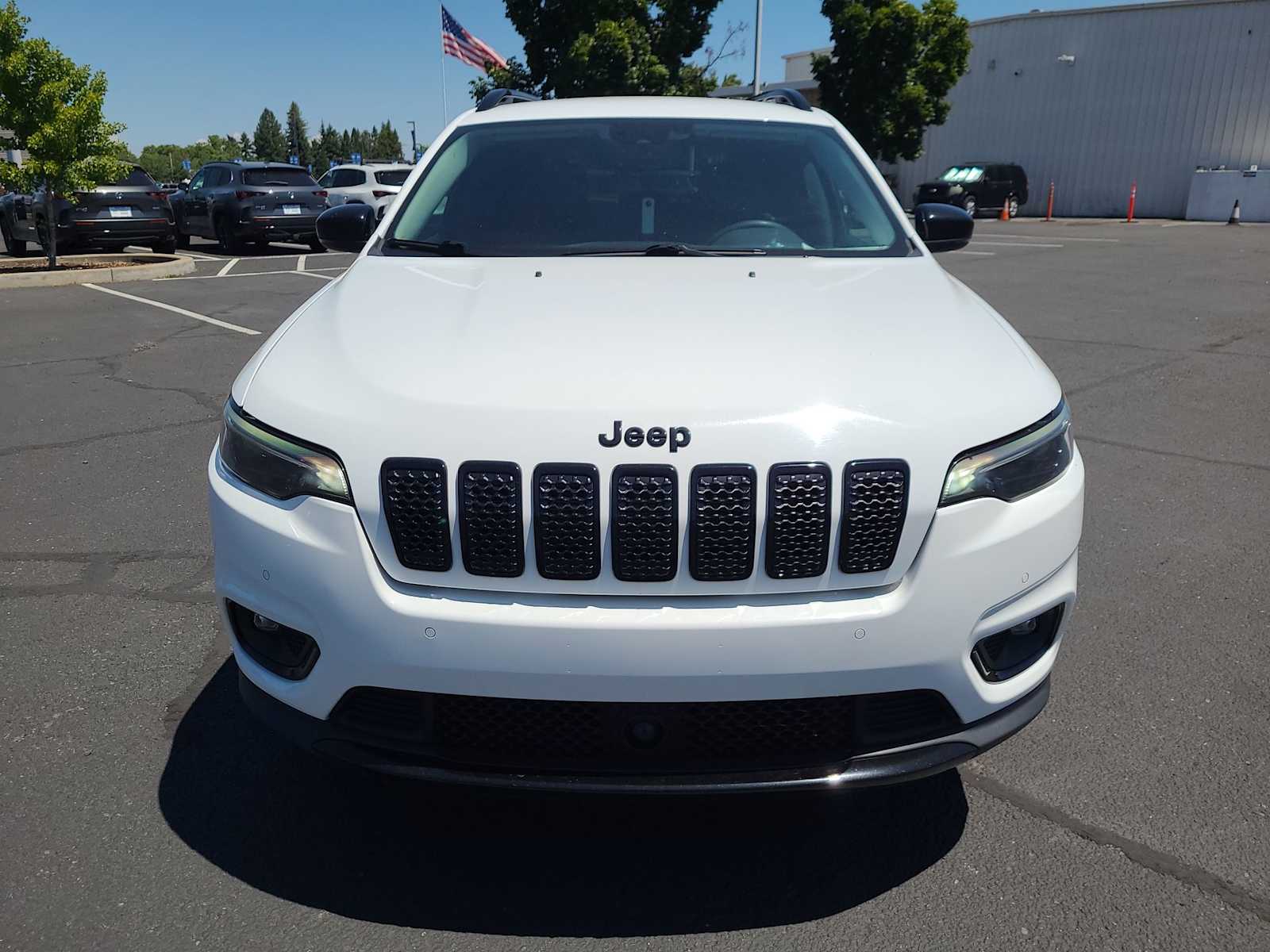 Thumbnail: 2023 Jeep Cherokee - 14