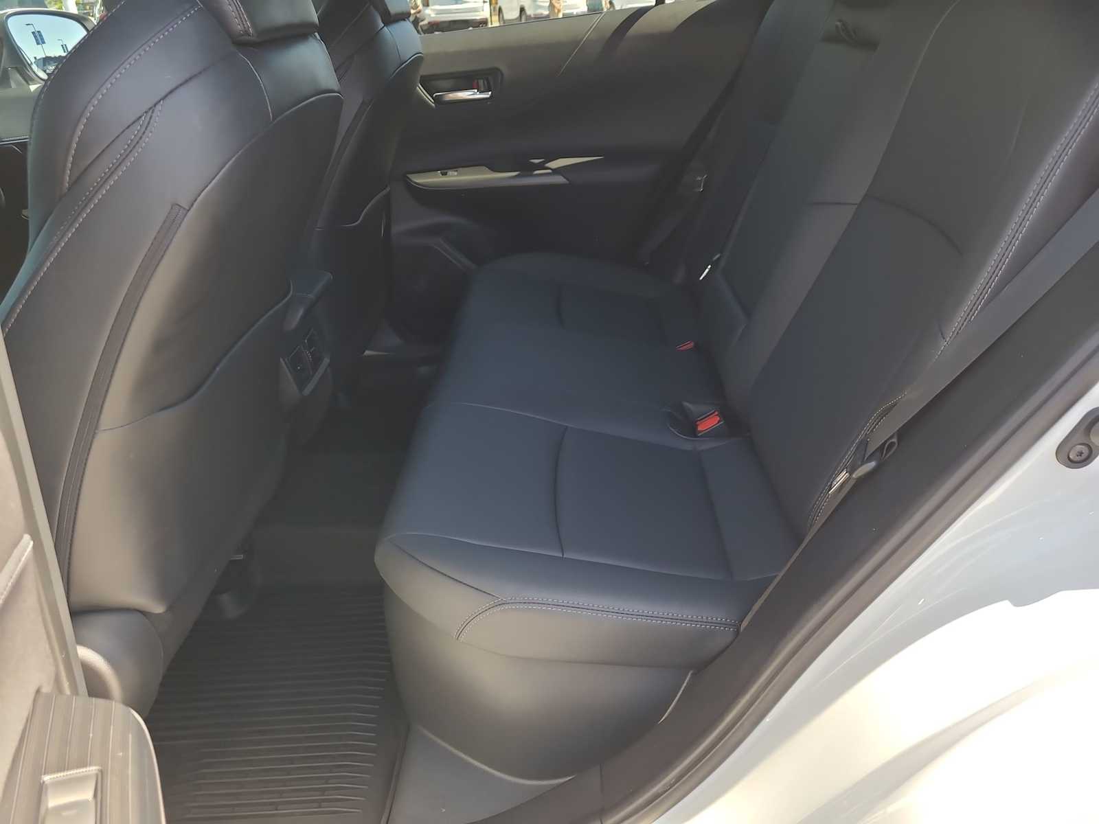 Thumbnail: 2023 Toyota Venza - 21