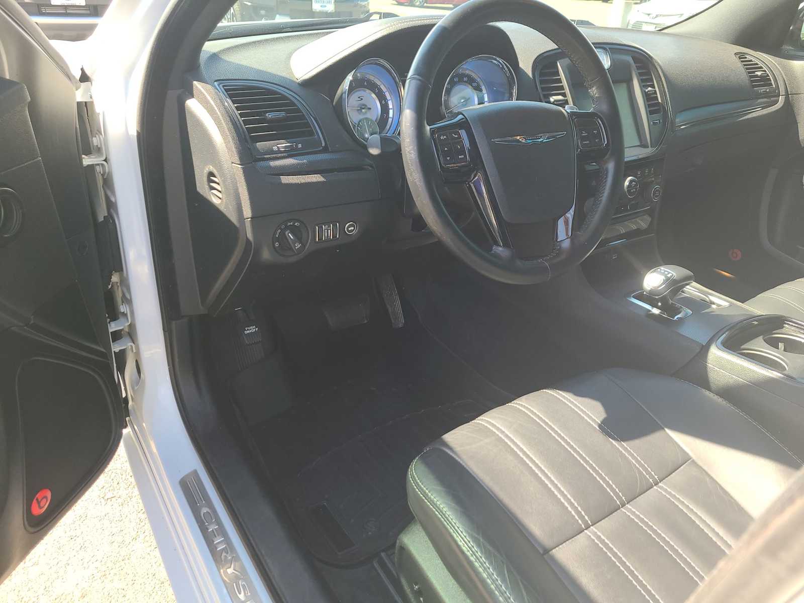 2014 Chrysler 300 S 10
