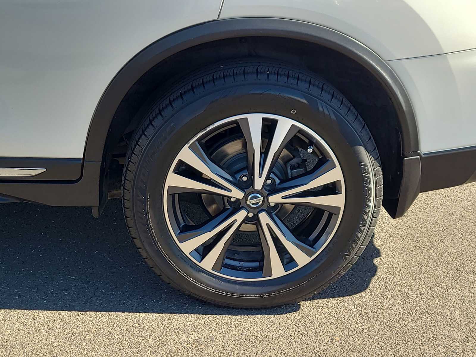 Thumbnail: 2017 Nissan Rogue - 16