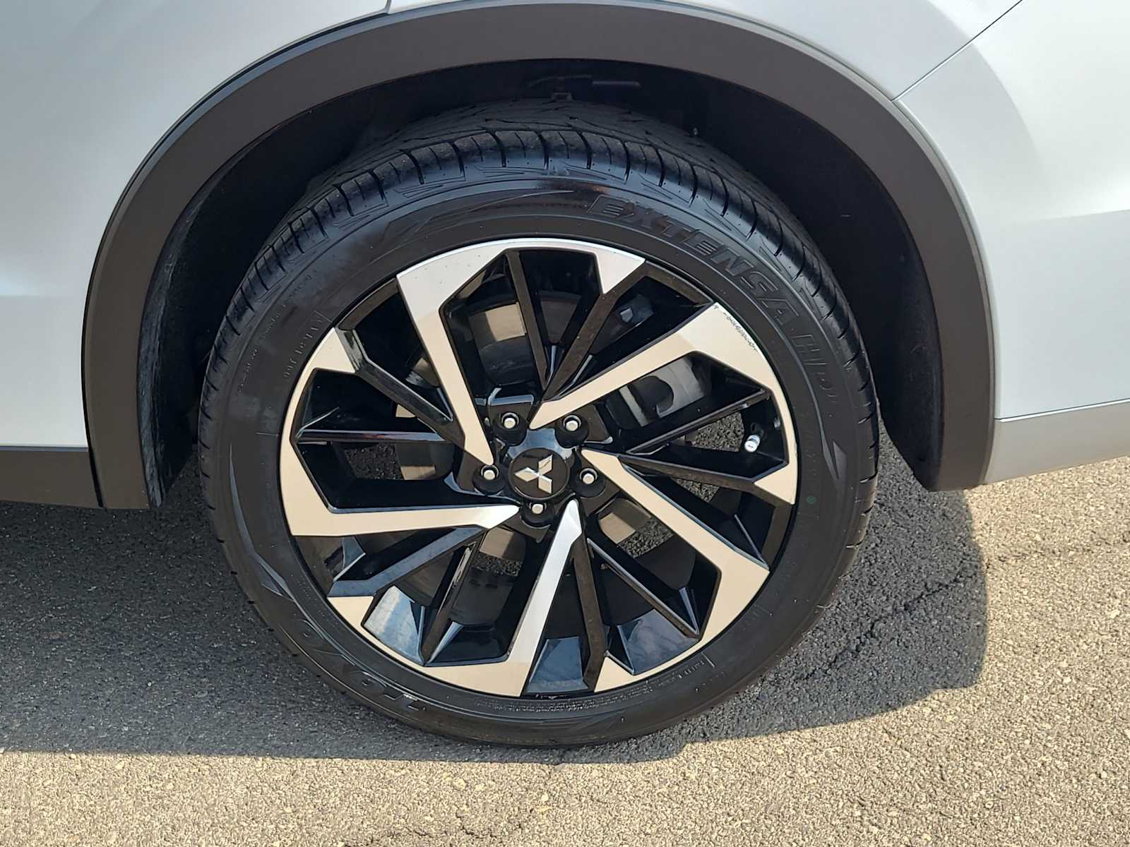 Thumbnail: 2024 Mitsubishi Outlander - 16