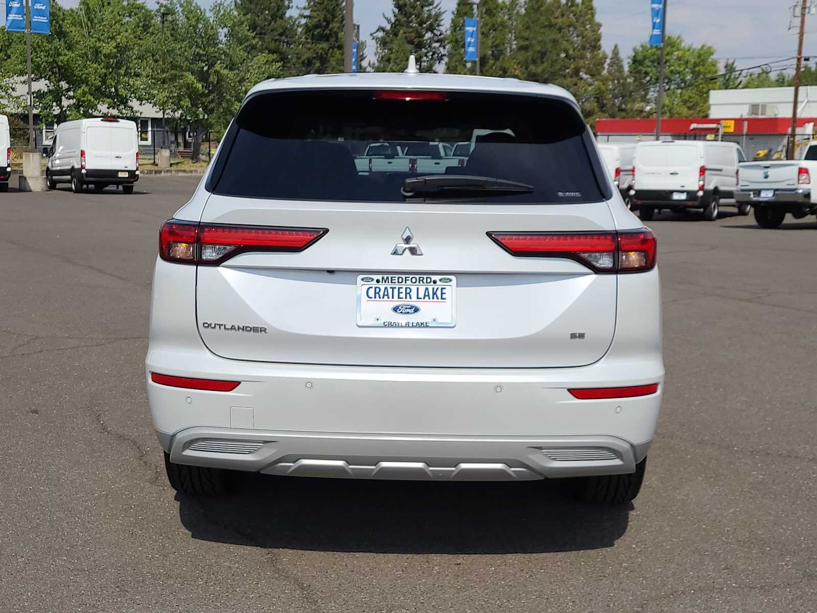 Thumbnail: 2024 Mitsubishi Outlander - 13