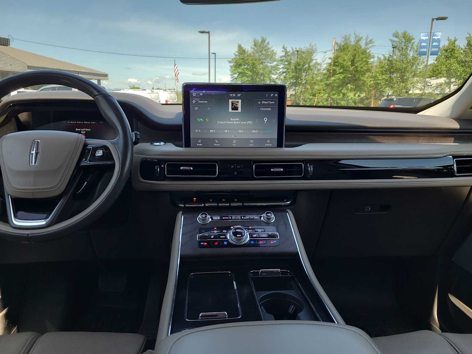 Thumbnail: 2020 Lincoln Aviator - 18