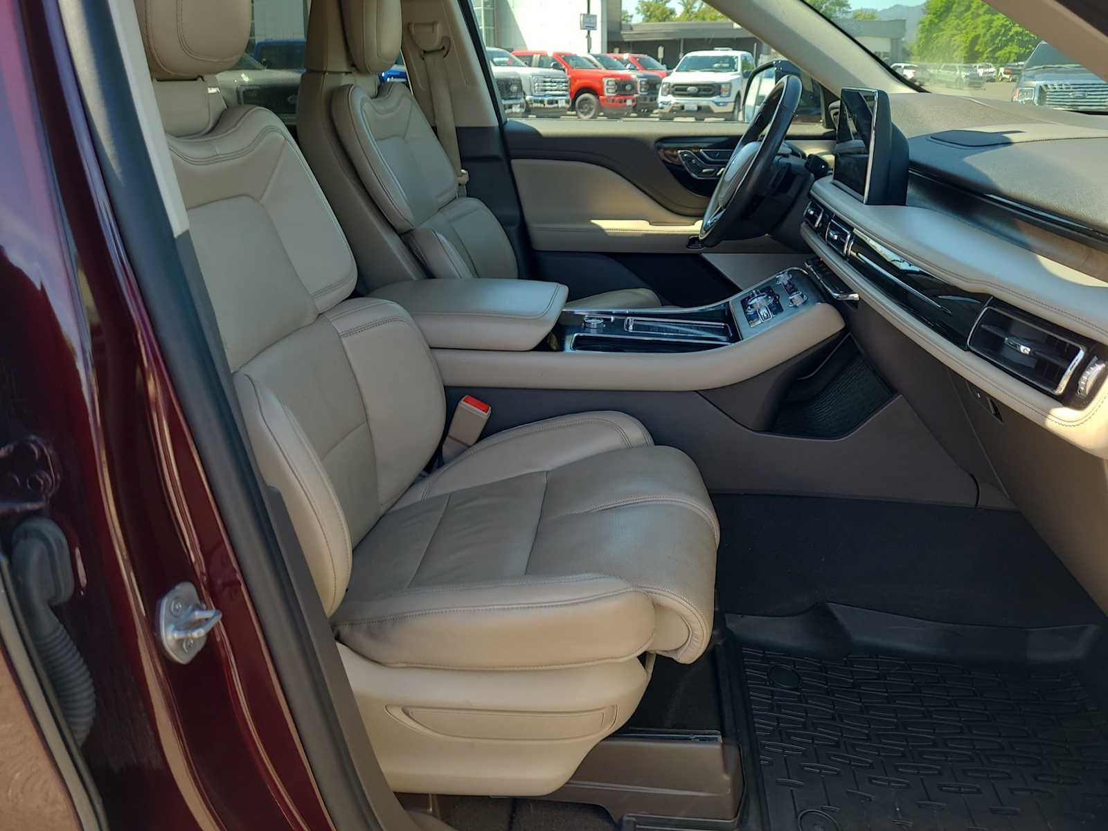 Thumbnail: 2020 Lincoln Aviator - 22
