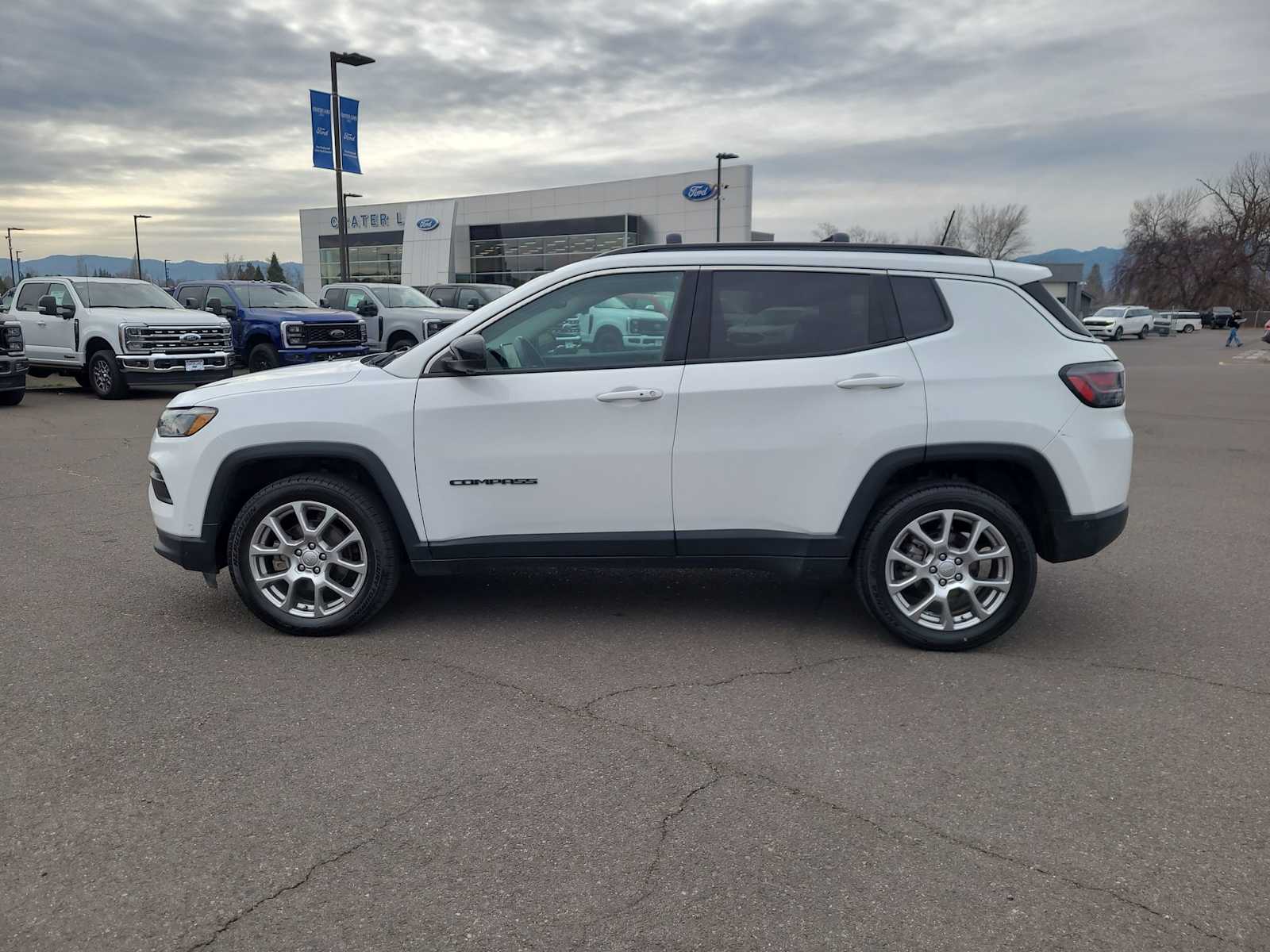 Thumbnail: 2022 Jeep Compass - 11