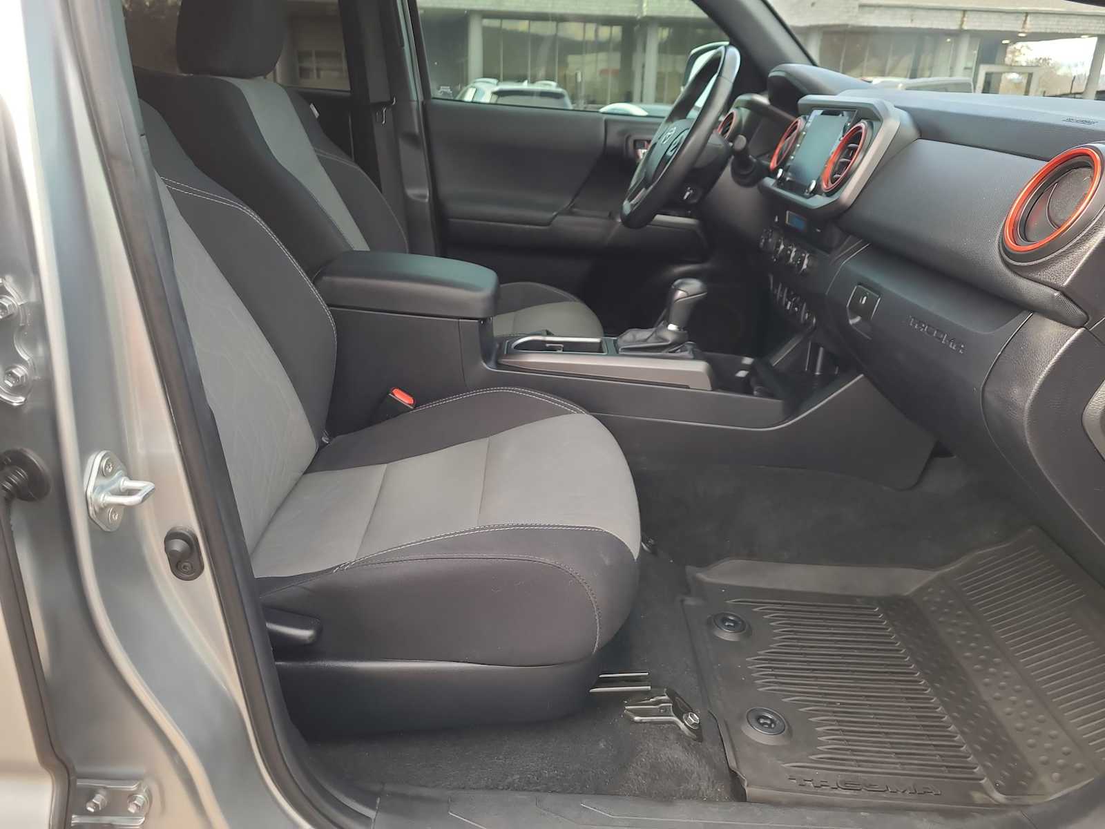 Thumbnail: 2022 Toyota Tacoma - 22