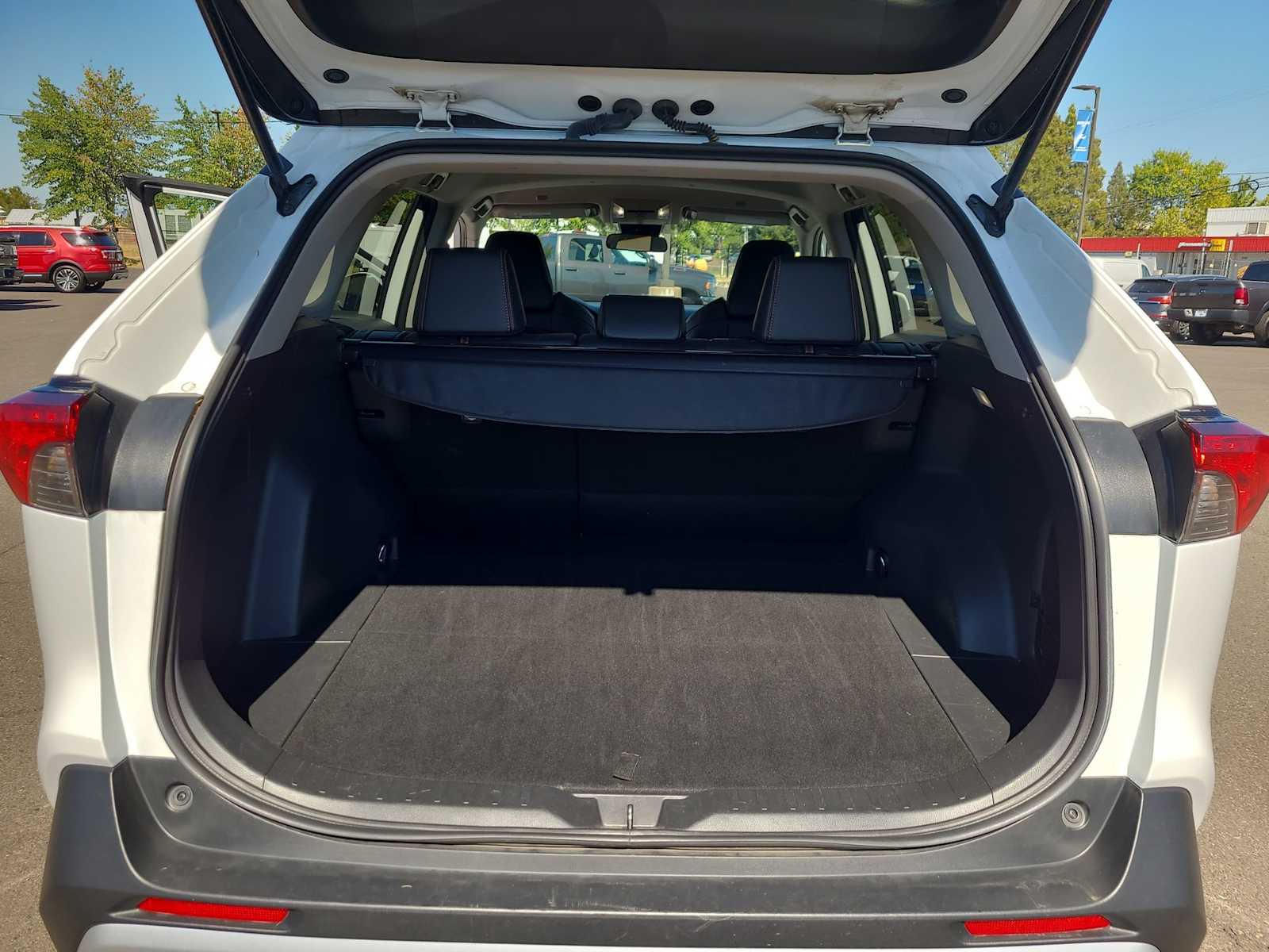 Thumbnail: 2024 Toyota RAV4 - 27