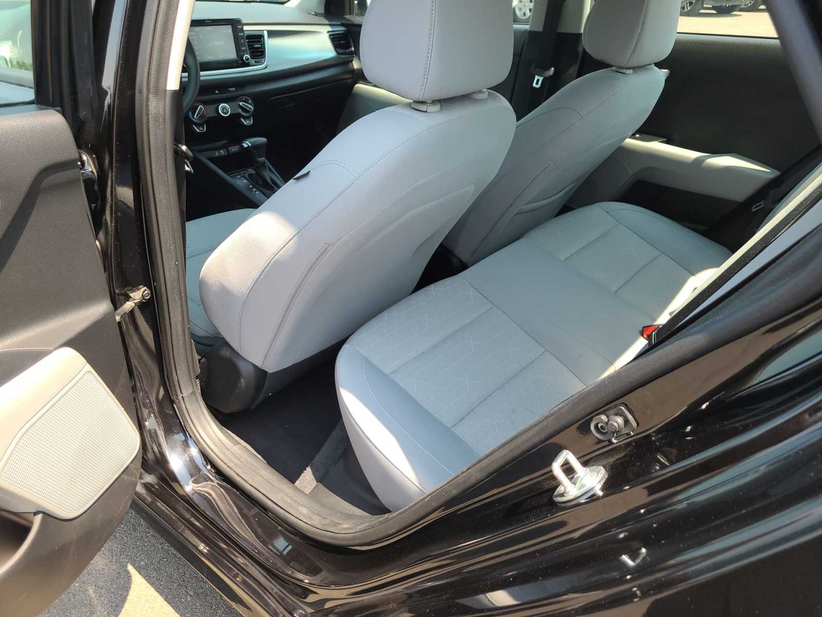 Thumbnail: 2020 Kia Rio - 20