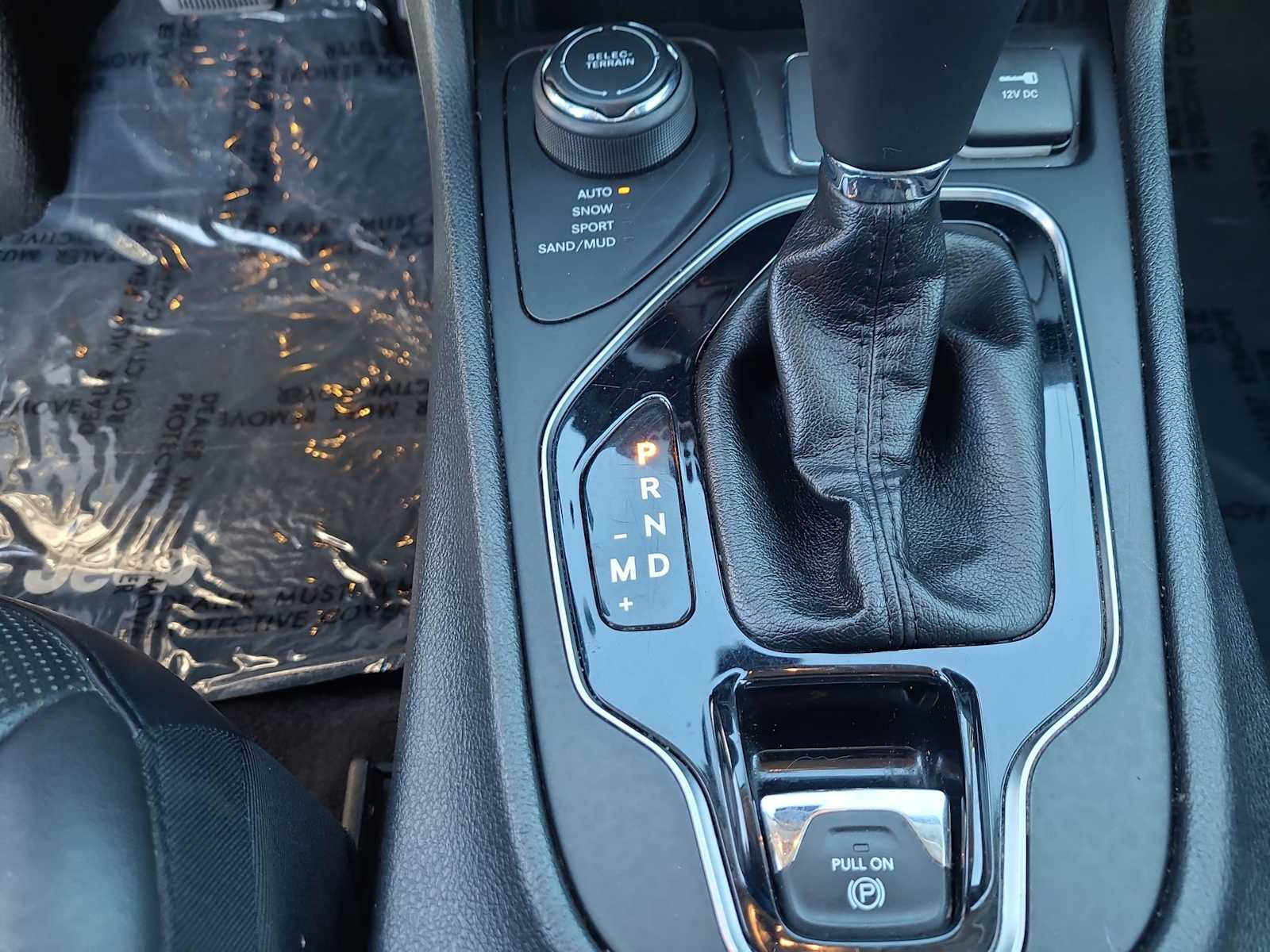 Thumbnail: 2019 Jeep Cherokee - 25