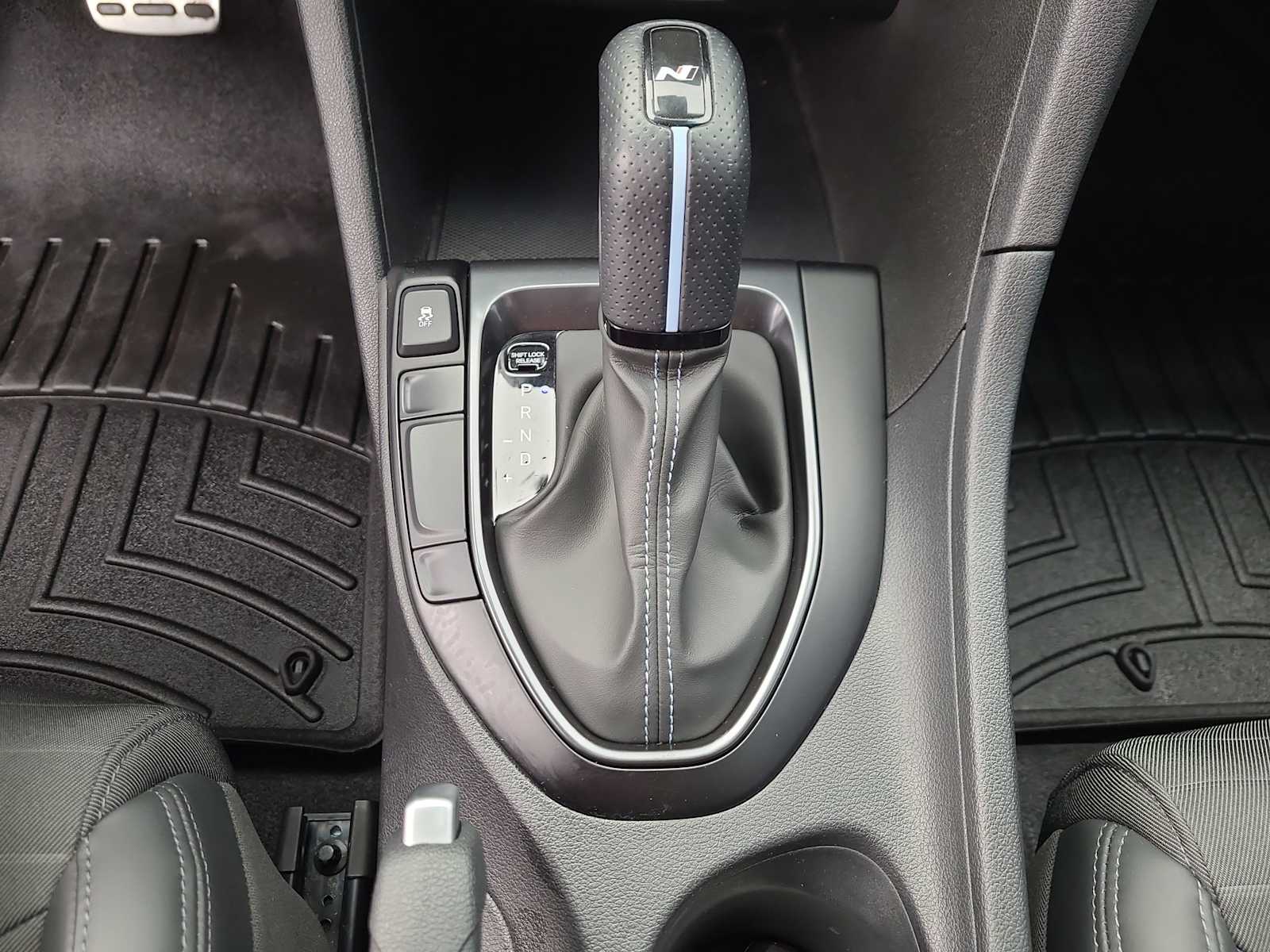 Thumbnail: 2021 Hyundai Veloster - 25