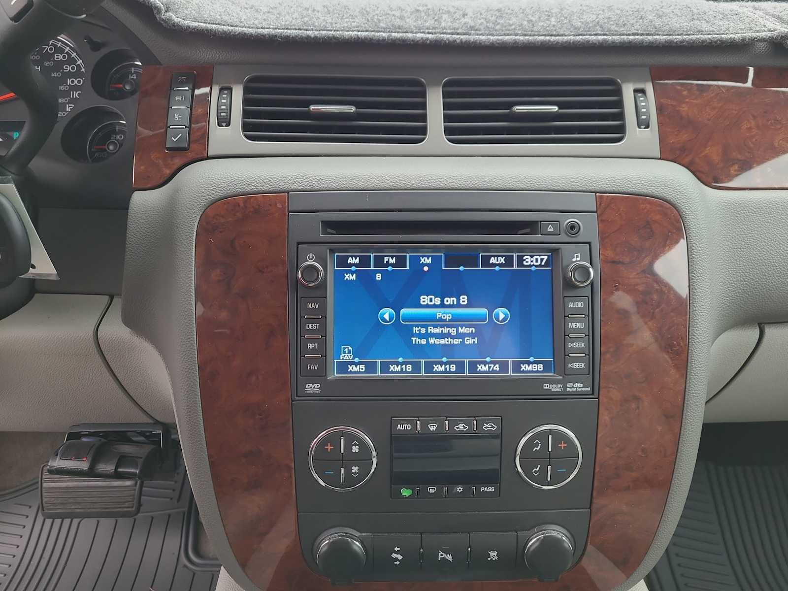 Thumbnail: 2010 Chevrolet Avalanche 1500 - 24