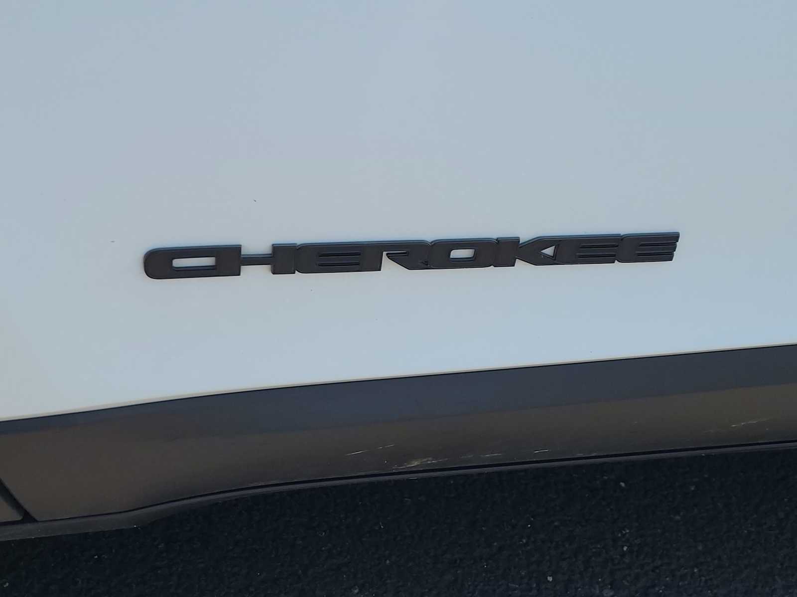 Thumbnail: 2023 Jeep Cherokee - 15