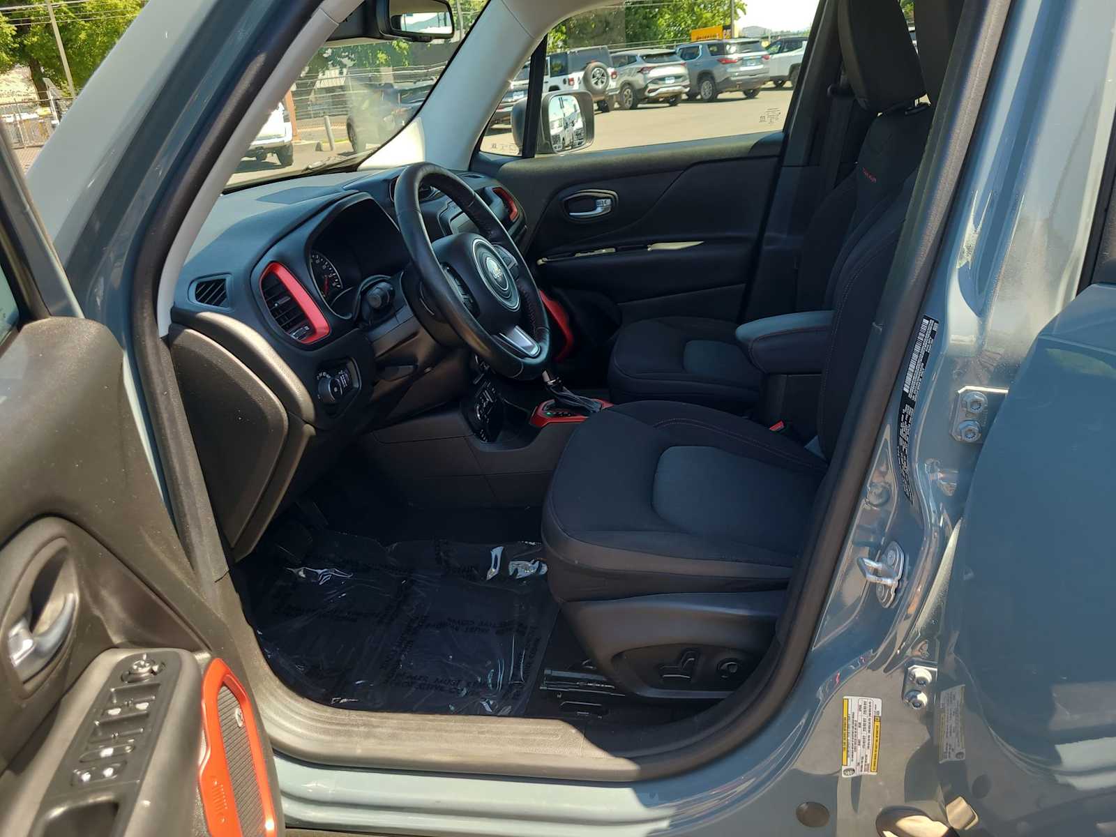 Thumbnail: 2017 Jeep Renegade - 19