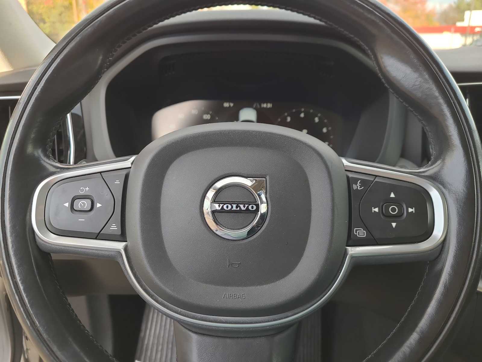 Thumbnail: 2018 Volvo XC60 - 23