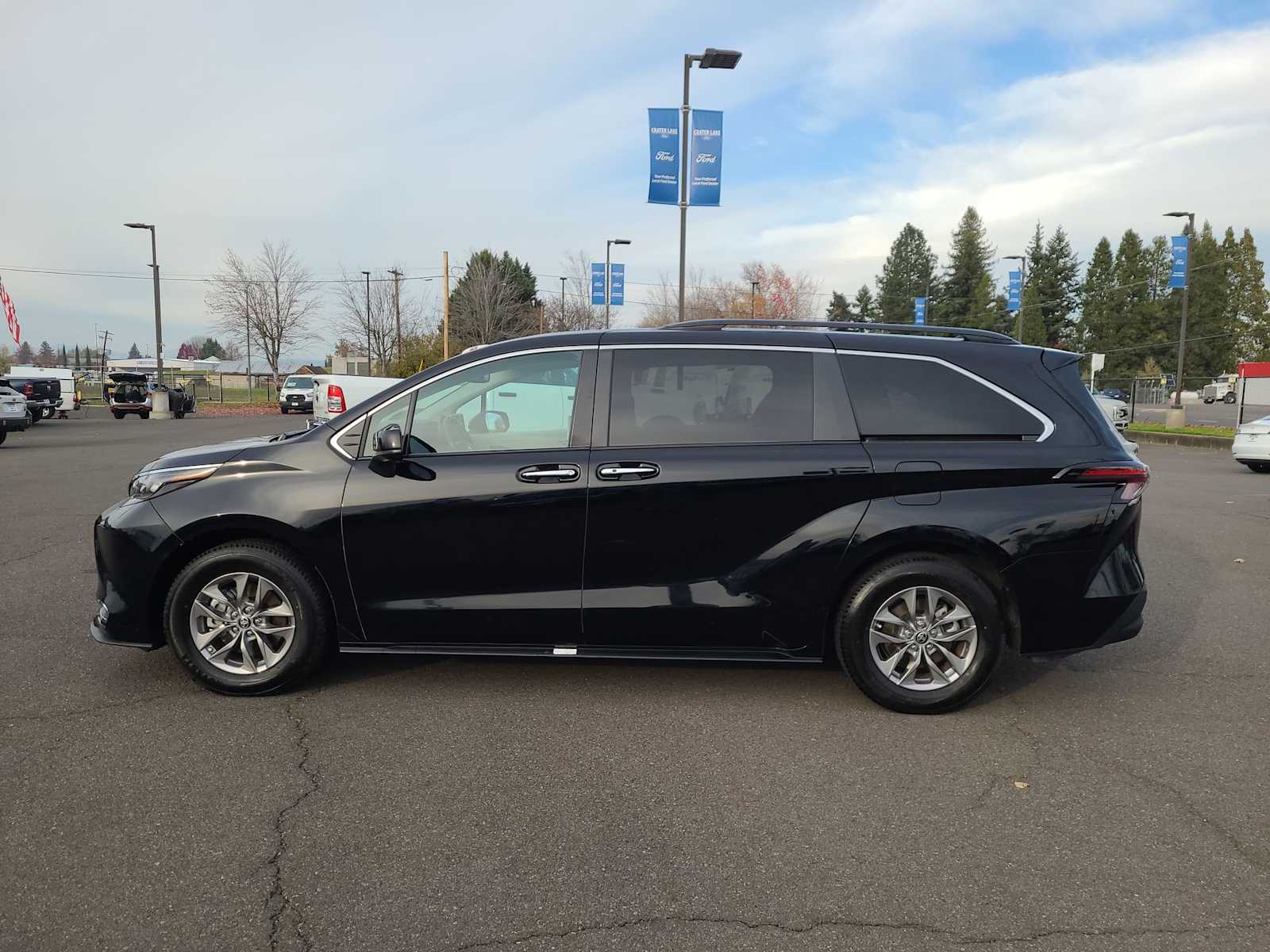 Thumbnail: 2024 Toyota Sienna - 11