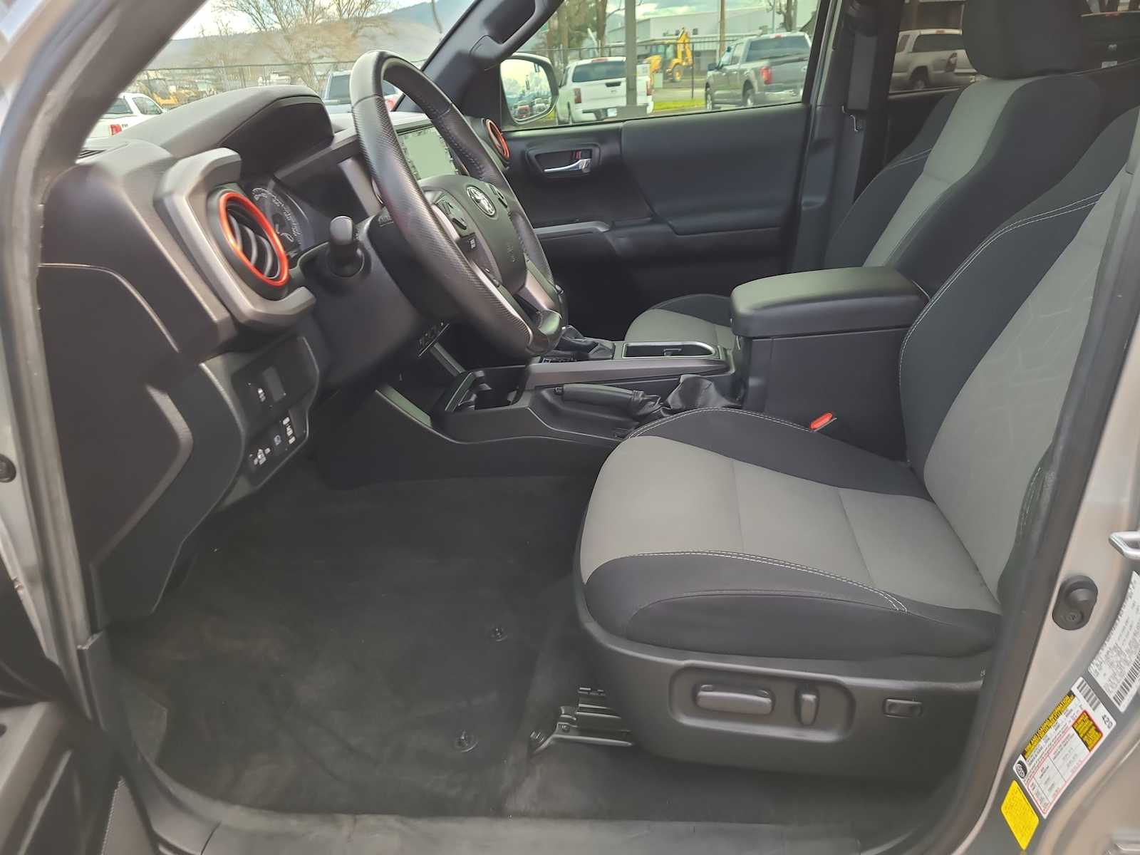 Thumbnail: 2022 Toyota Tacoma - 19