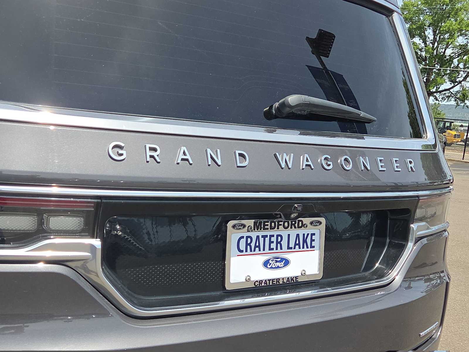 Thumbnail: 2022 Jeep Grand Wagoneer - 15