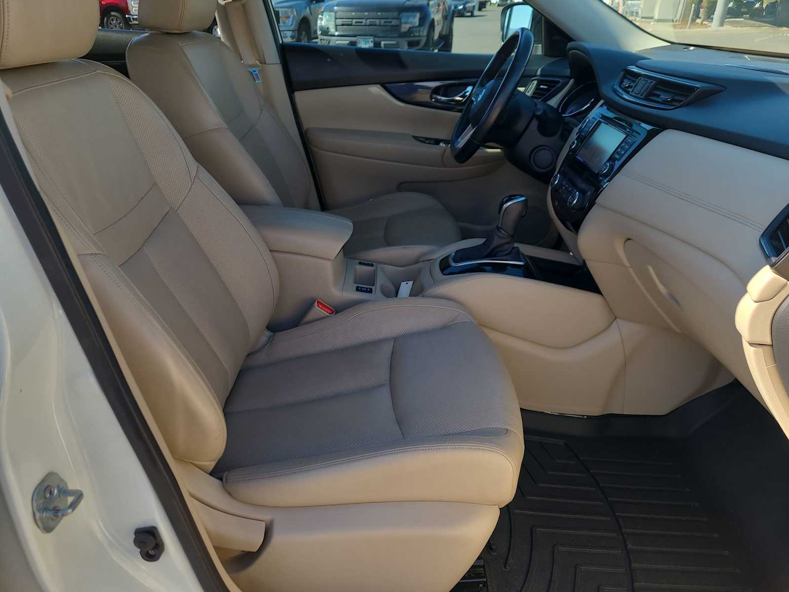 Thumbnail: 2017 Nissan Rogue - 22