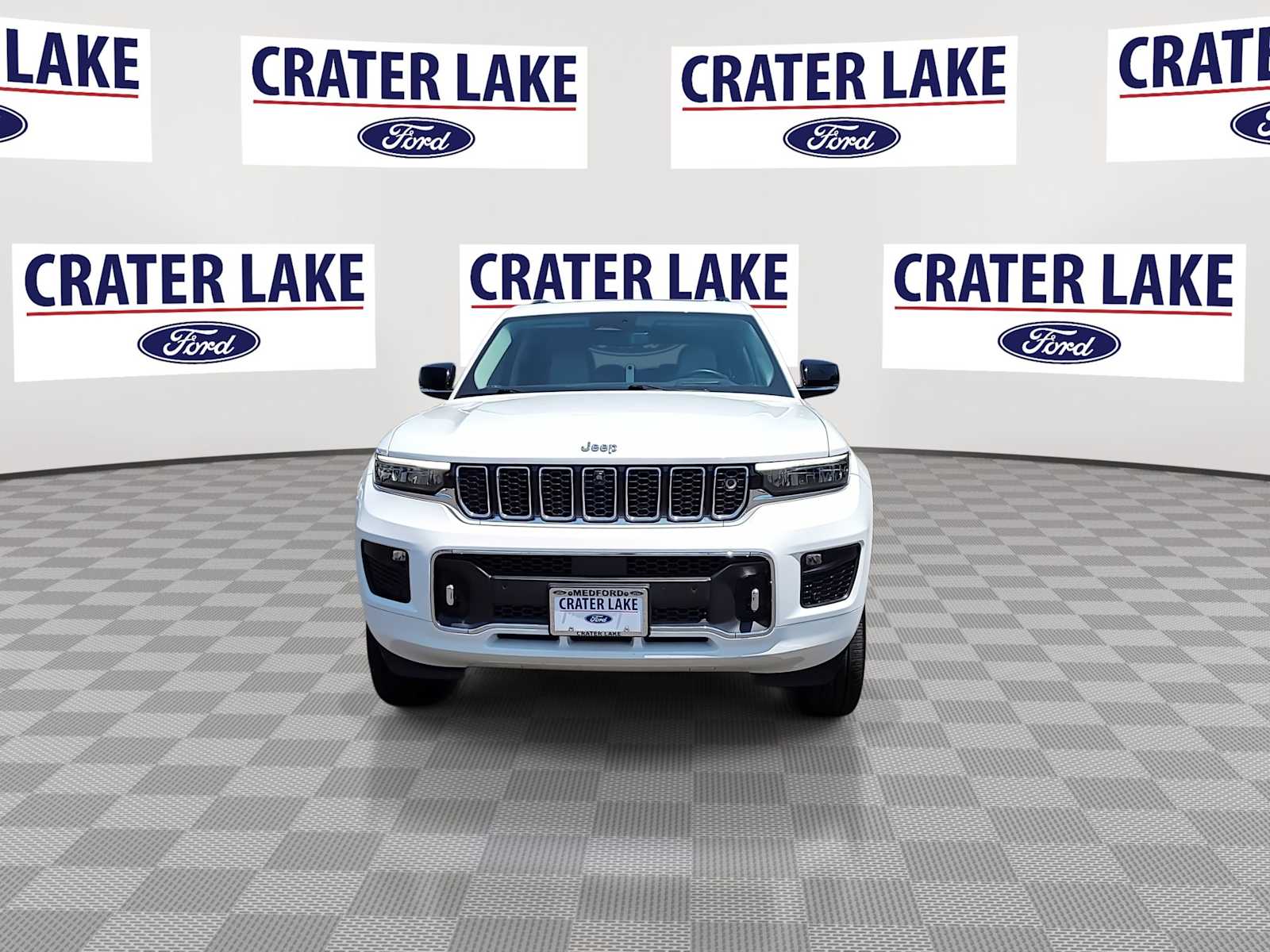 2022 Jeep Grand Cherokee Overland 3
