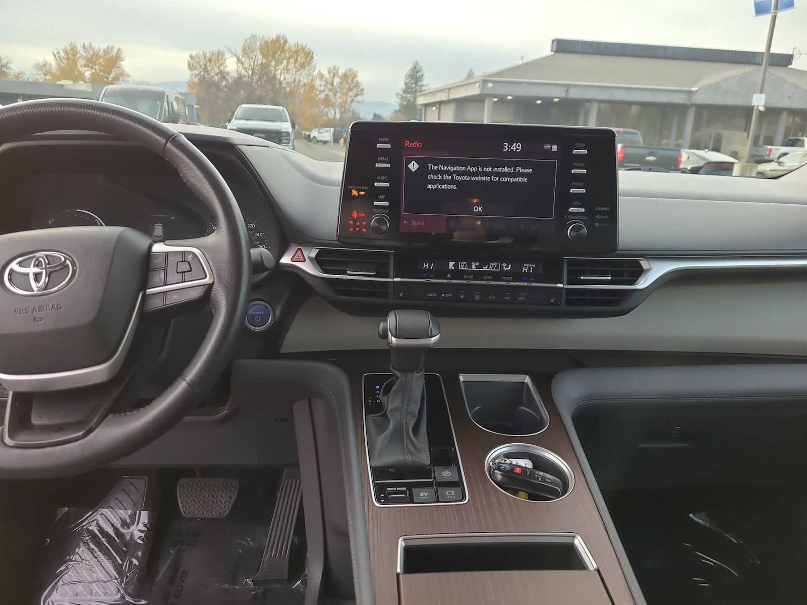 Thumbnail: 2024 Toyota Sienna - 18