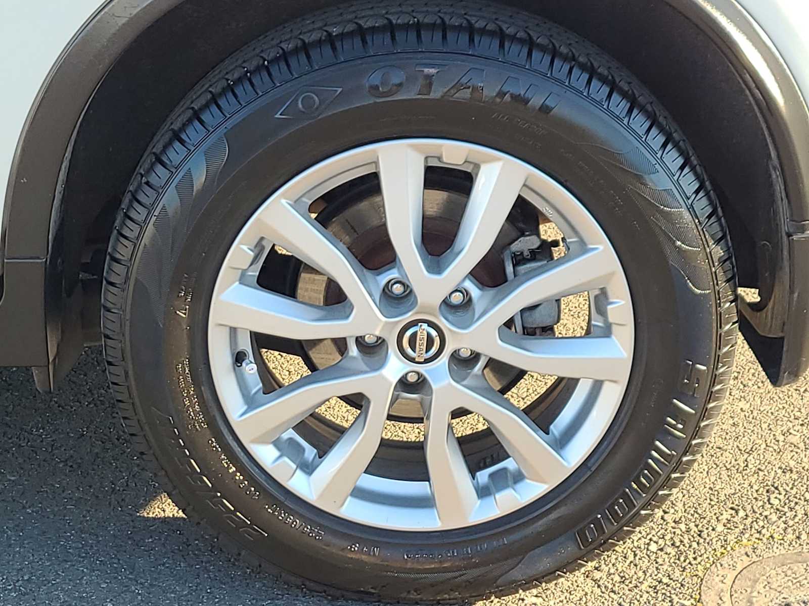 Thumbnail: 2017 Nissan Rogue - 16