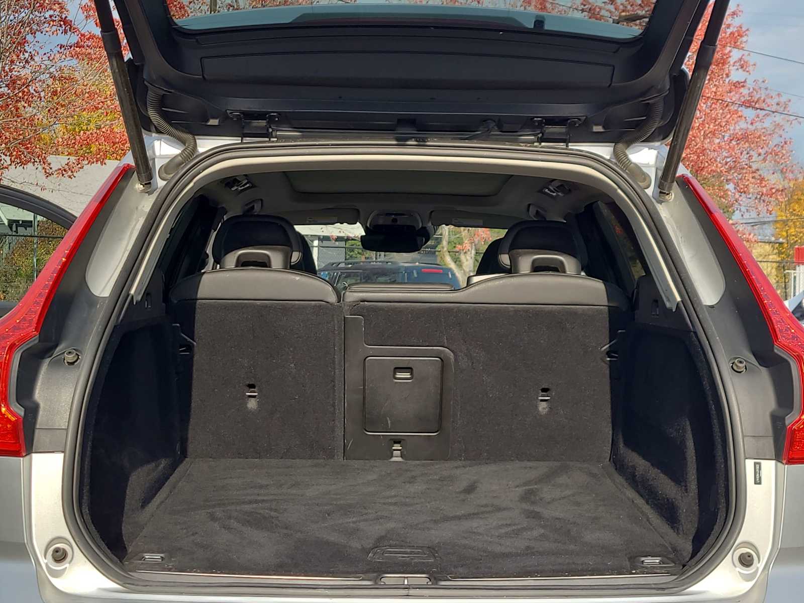 Thumbnail: 2018 Volvo XC60 - 27