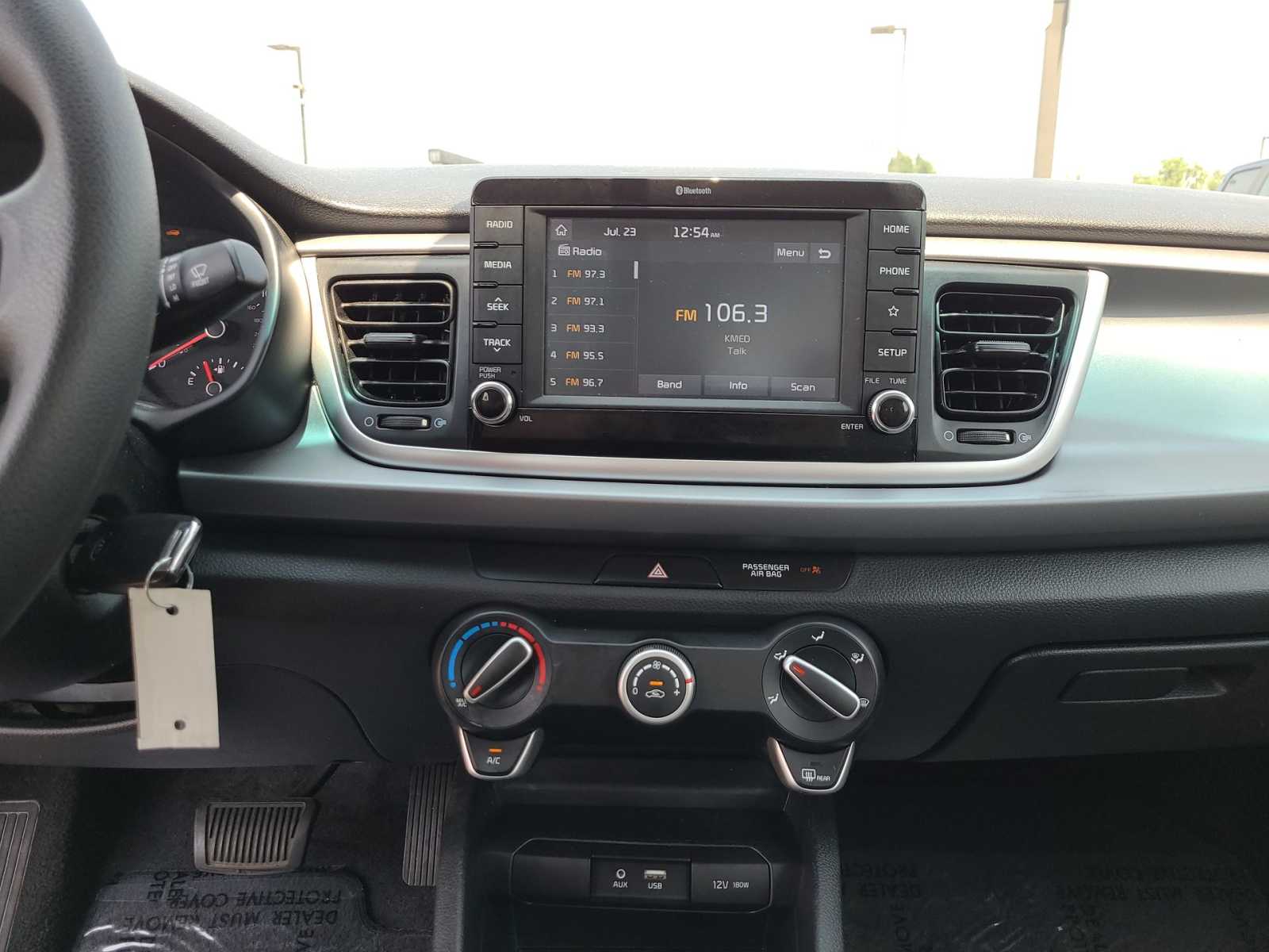 Thumbnail: 2020 Kia Rio - 24