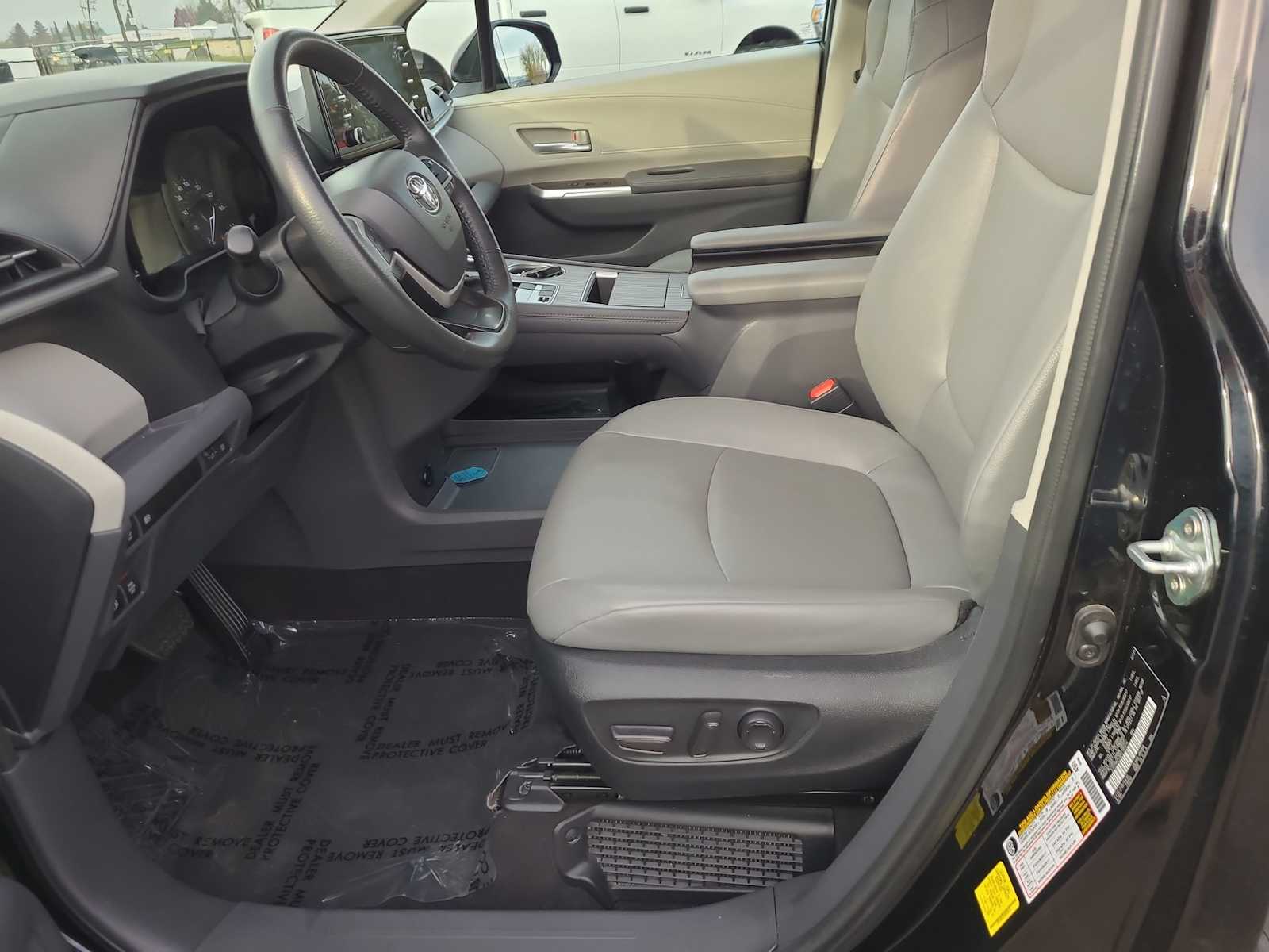 Thumbnail: 2024 Toyota Sienna - 19