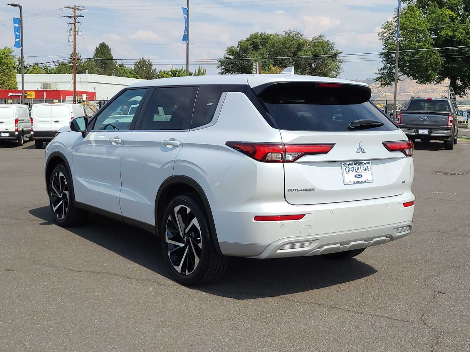 Thumbnail: 2024 Mitsubishi Outlander - 12