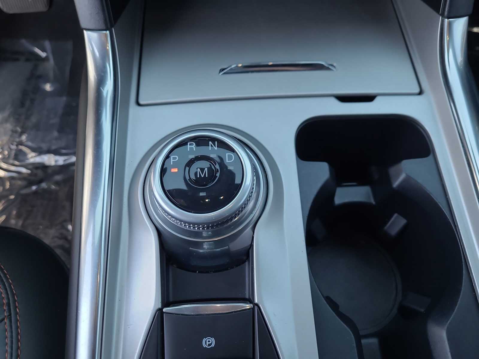 Thumbnail: 2022 Ford Explorer - 25