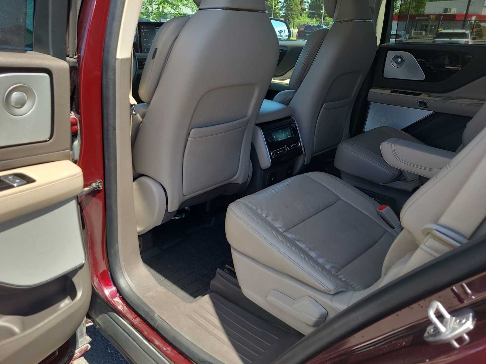 Thumbnail: 2020 Lincoln Aviator - 20