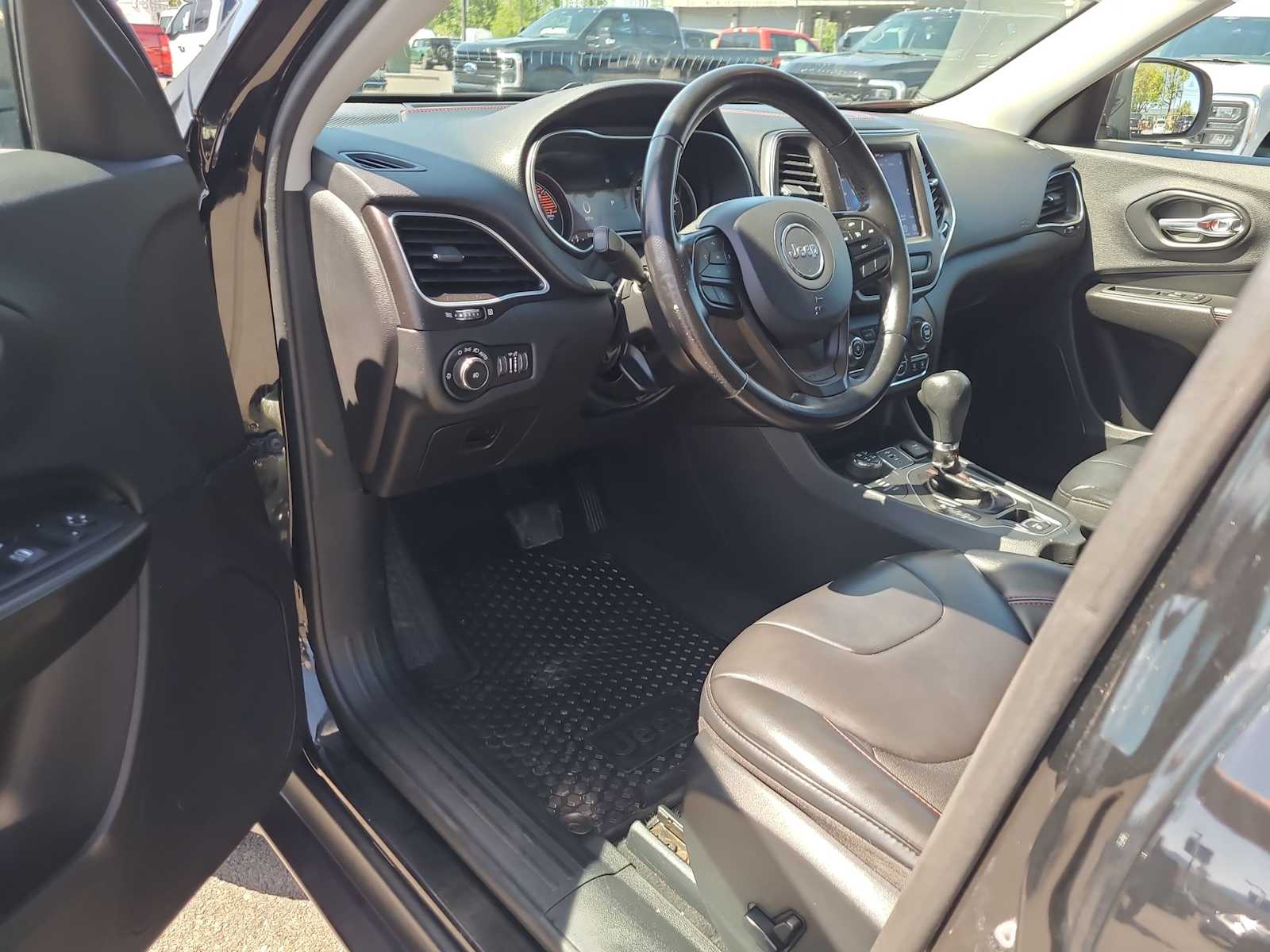 Thumbnail: 2020 Jeep Cherokee - 10