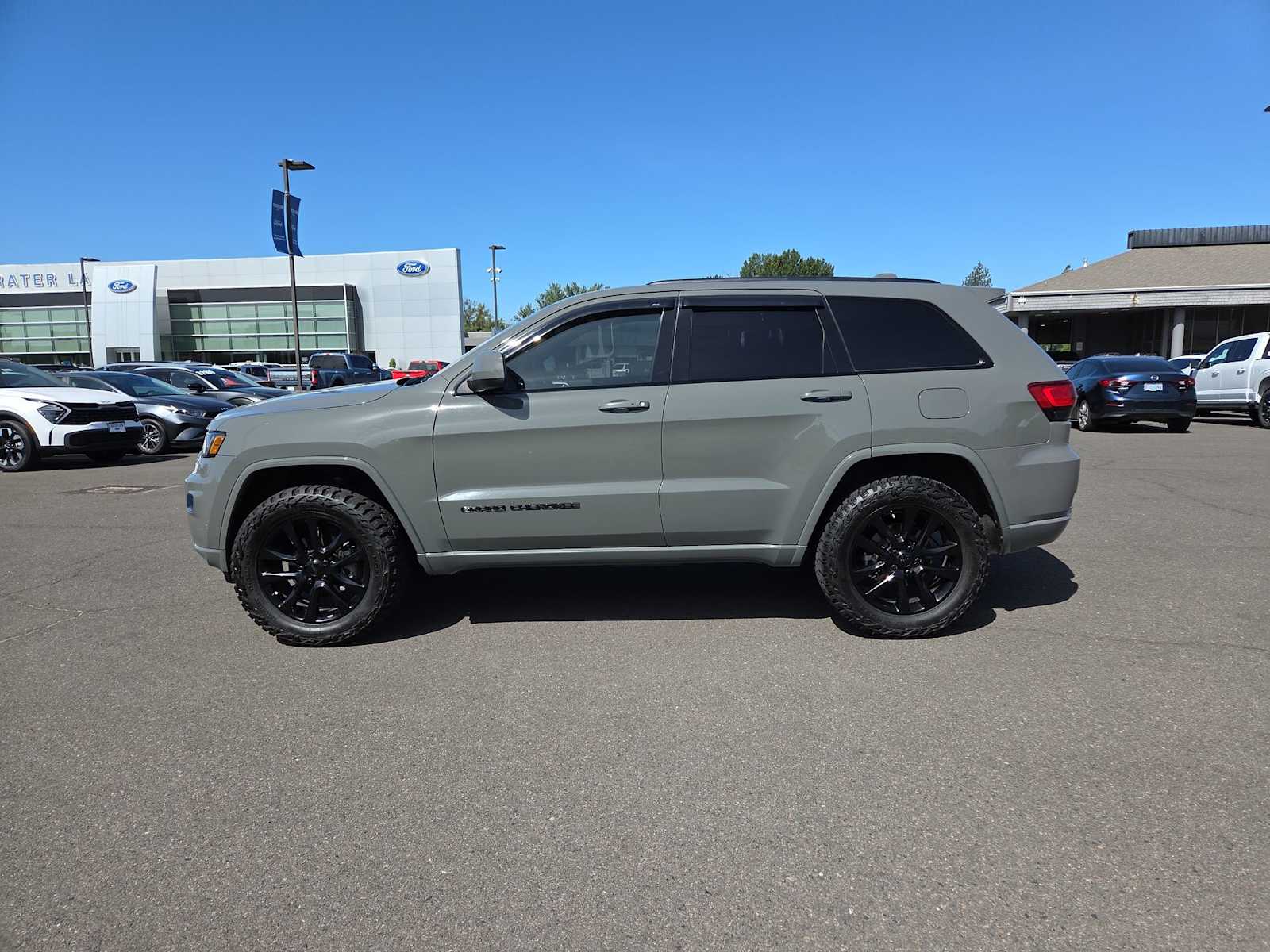 Thumbnail: 2019 Jeep Grand Cherokee - 11