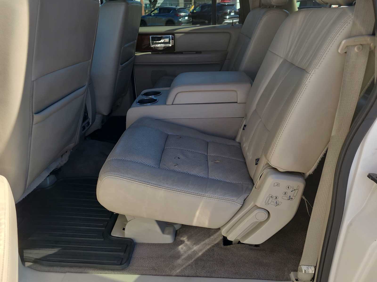 Thumbnail: 2011 Lincoln Navigator L - 21