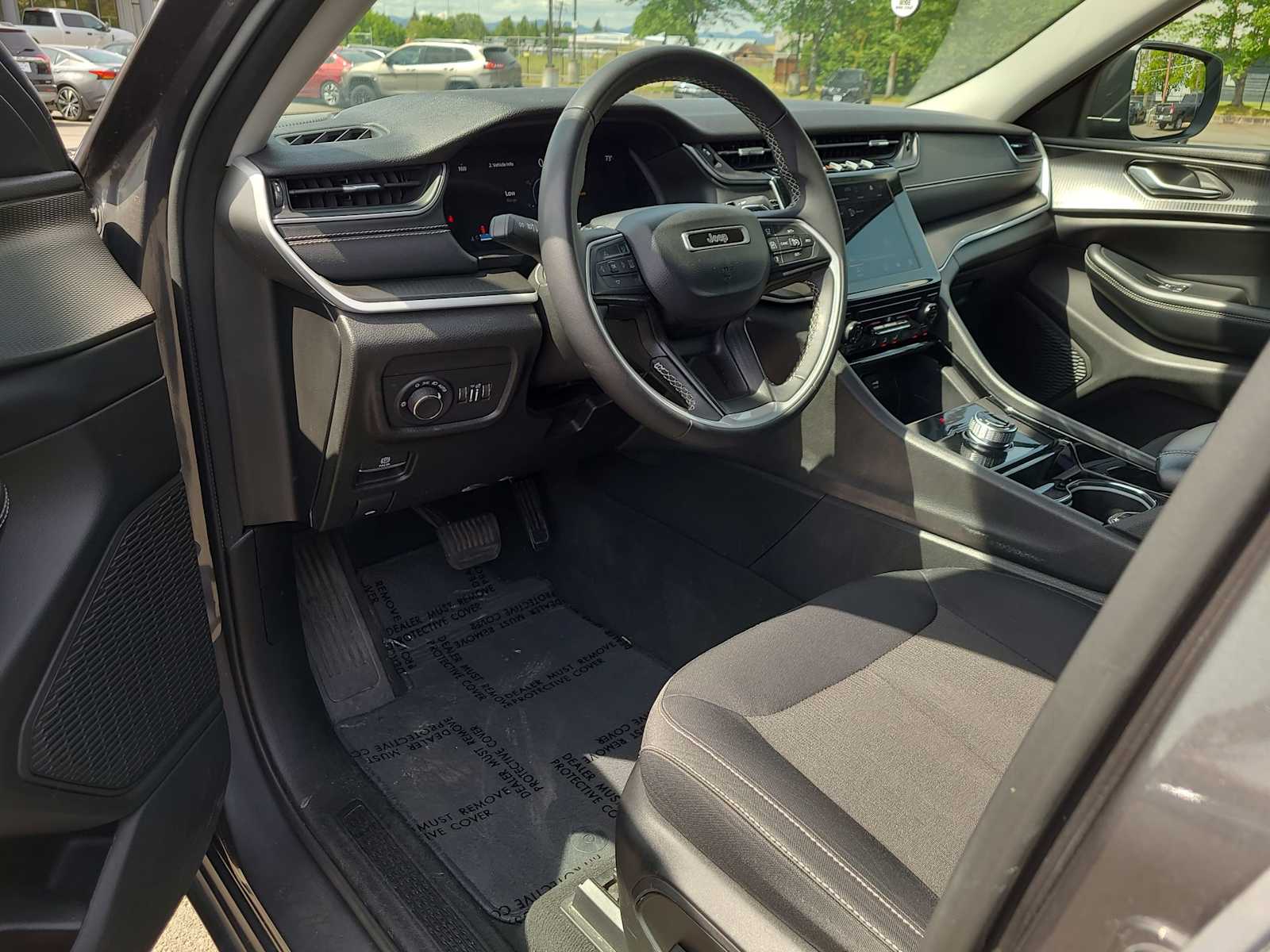 Thumbnail: 2023 Jeep Grand Cherokee - 10