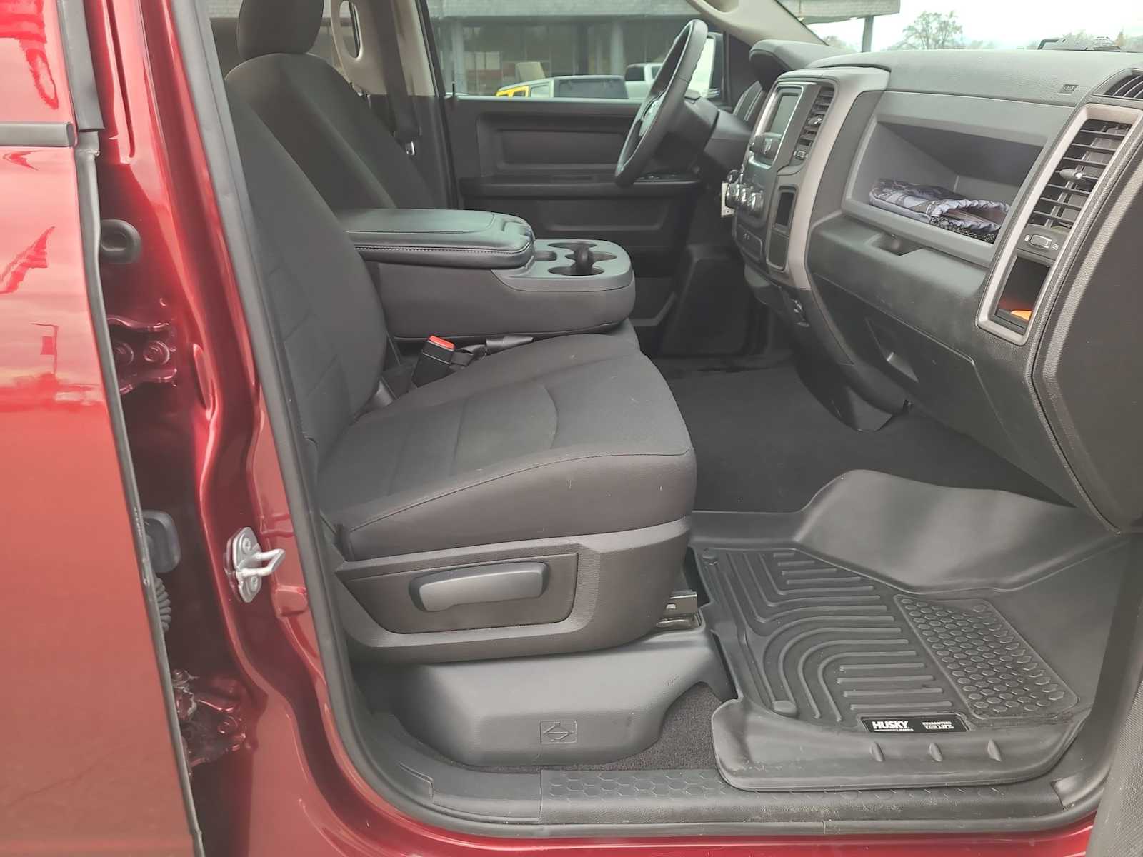 Thumbnail: 2019 RAM 1500 Classic - 22