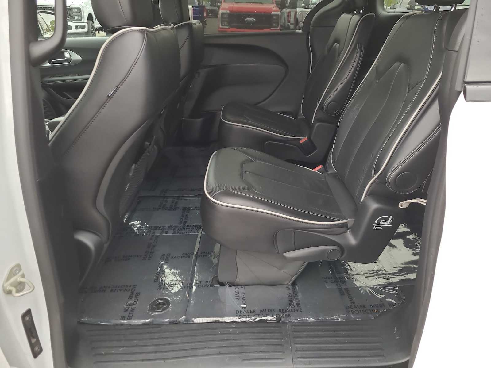 Thumbnail: 2025 Chrysler Pacifica - 21