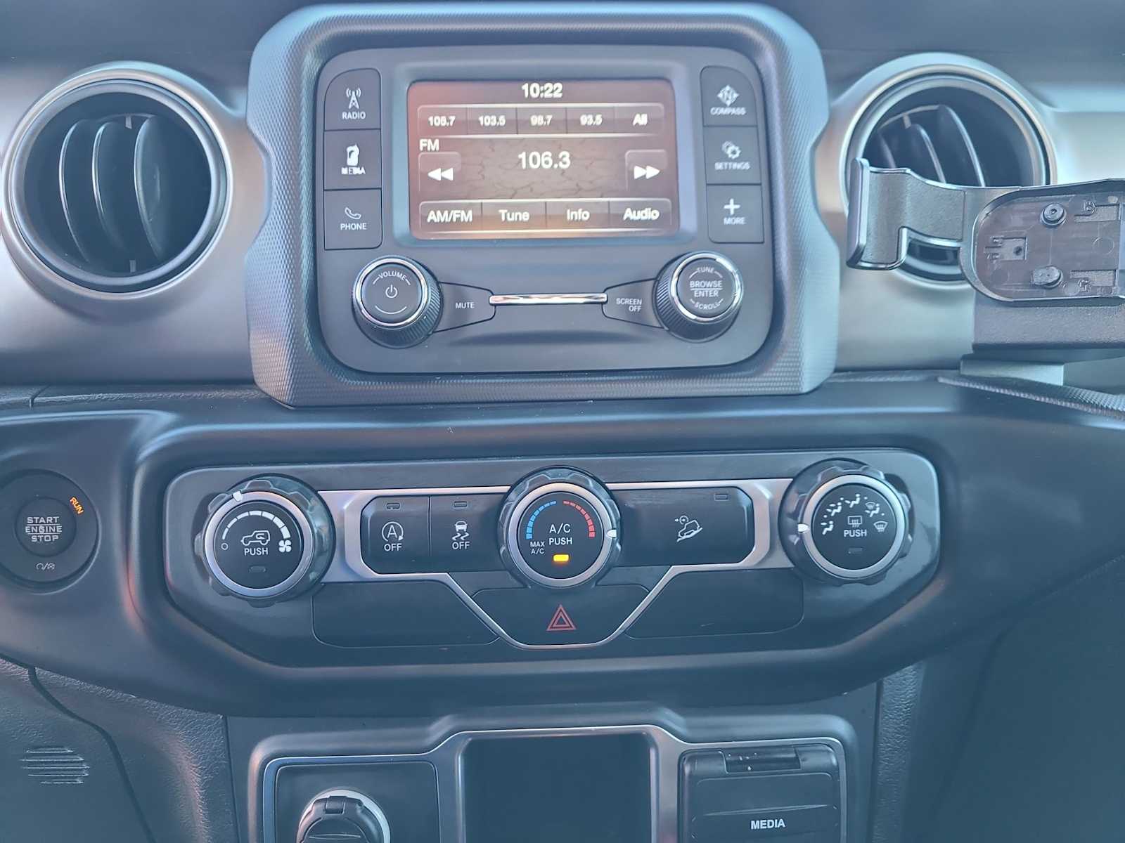 Thumbnail: 2019 Jeep Wrangler - 24