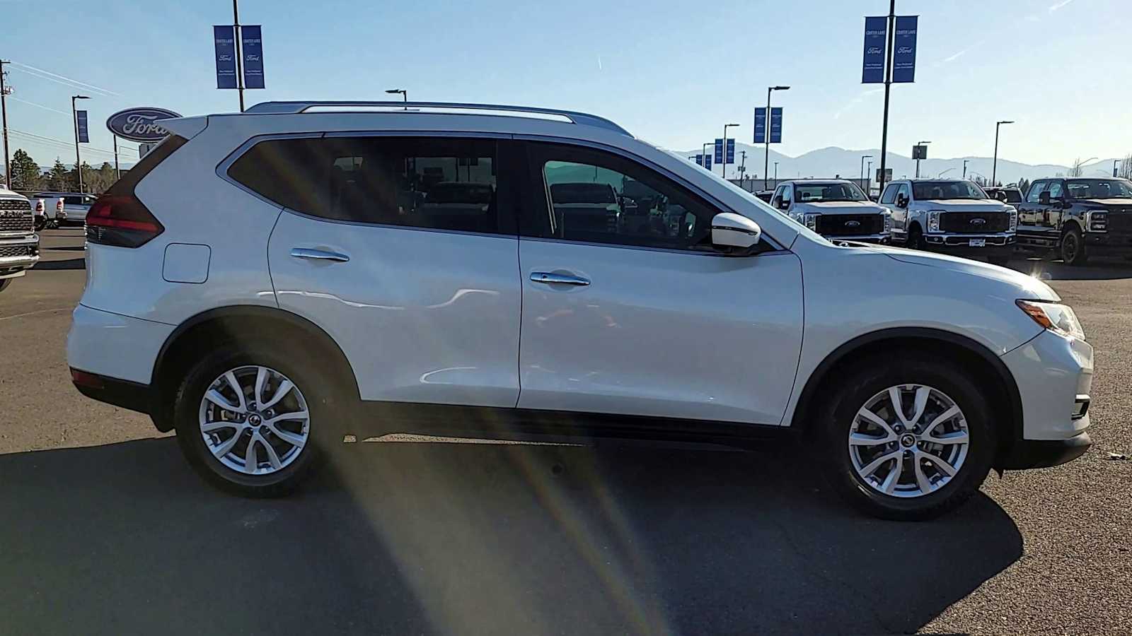 Thumbnail: 2017 Nissan Rogue - 9