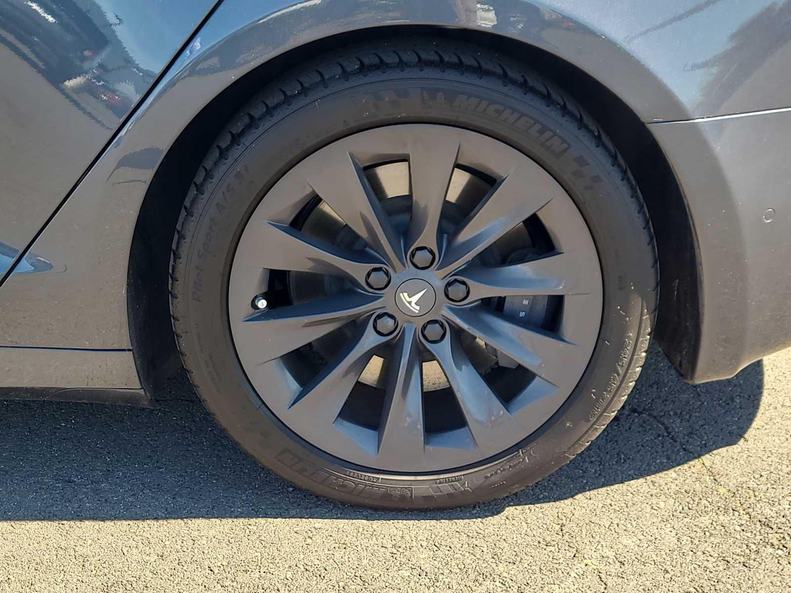 Thumbnail: 2018 Tesla Model S - 16