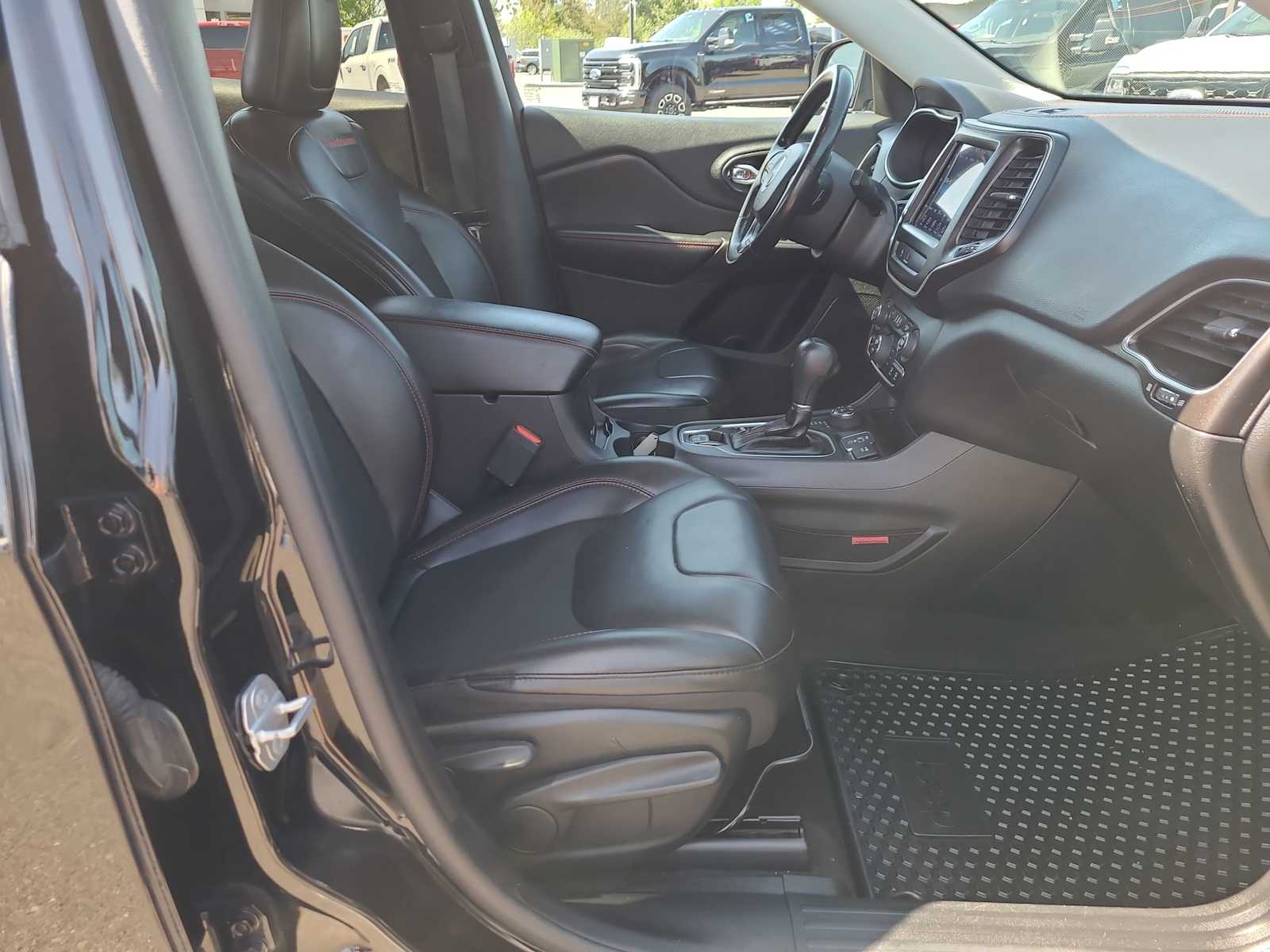 Thumbnail: 2020 Jeep Cherokee - 22