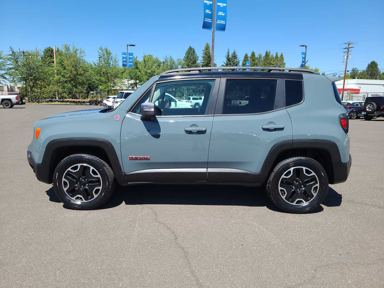 Thumbnail: 2017 Jeep Renegade - 11