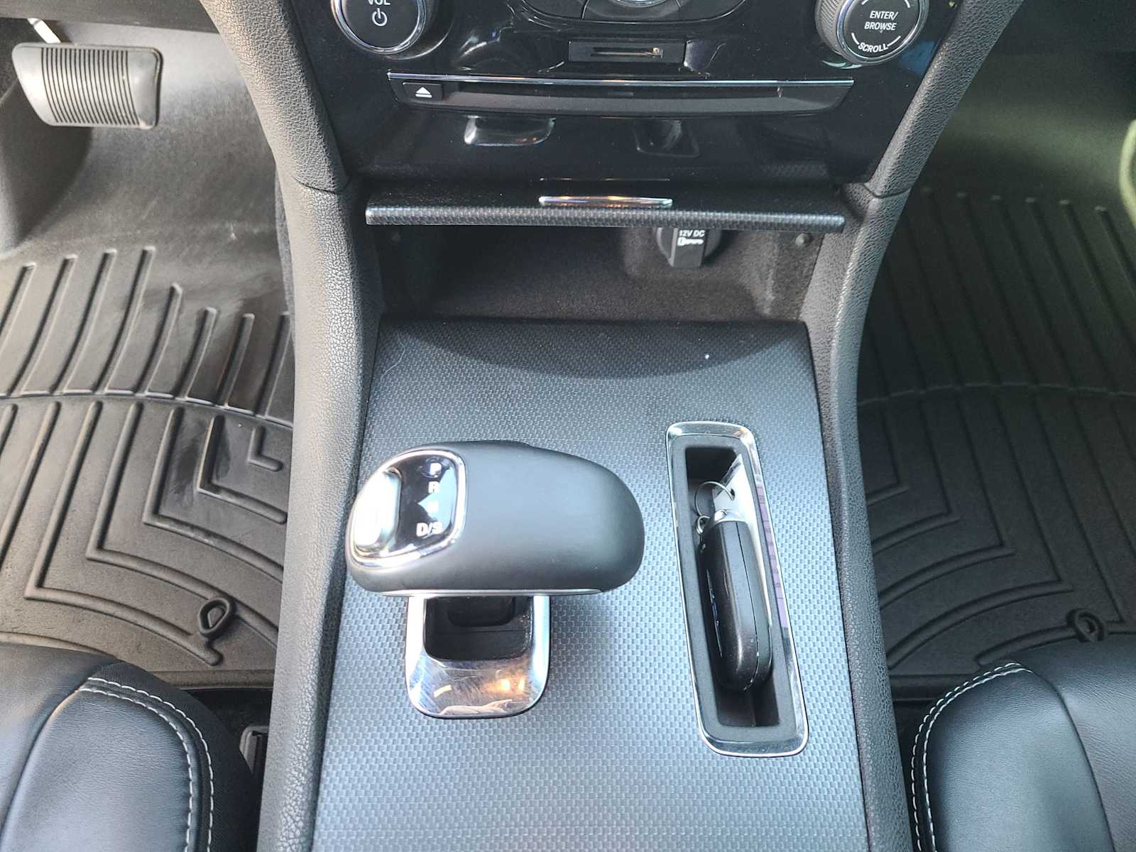 2014 Chrysler 300 S 25
