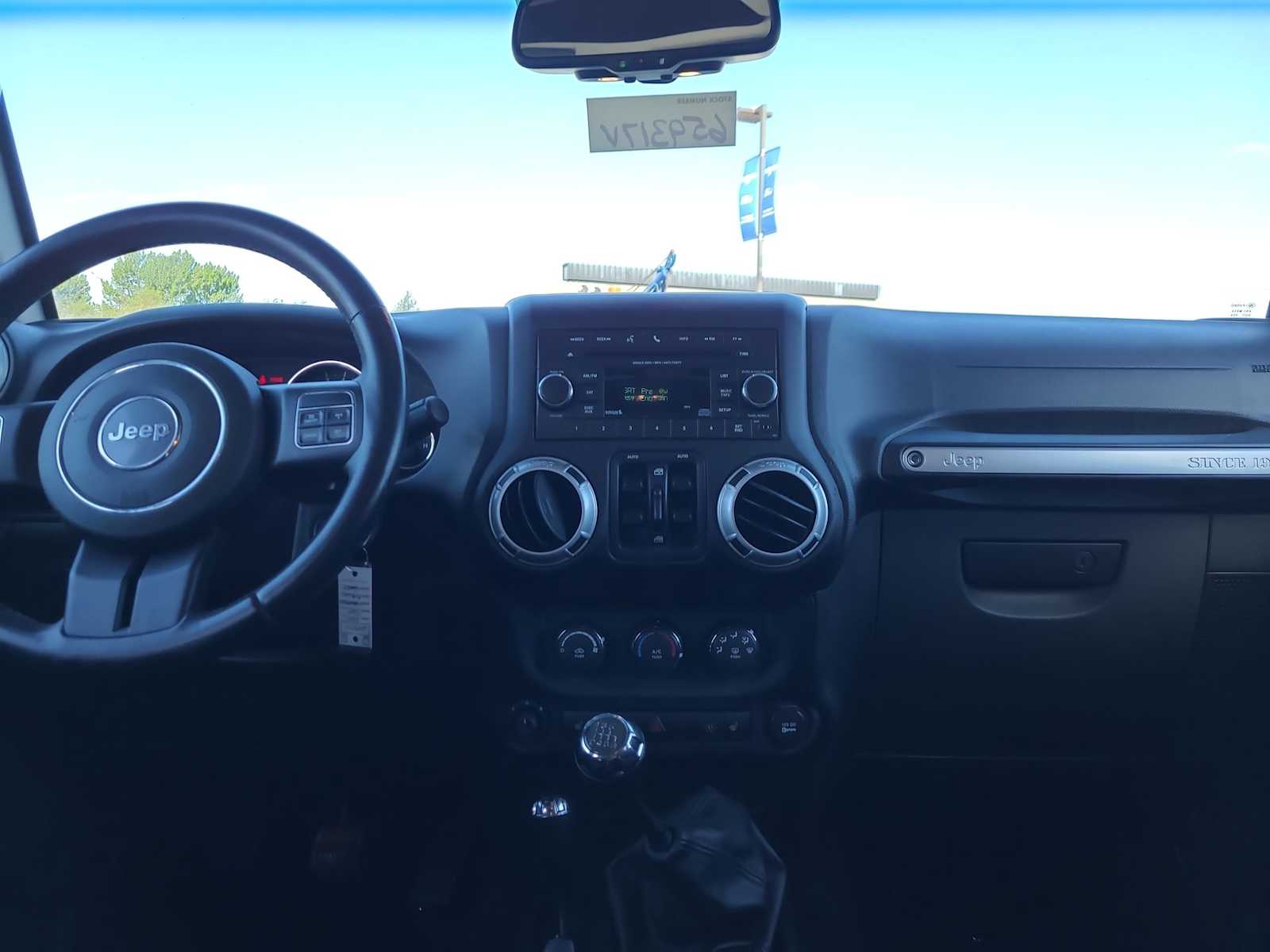 Thumbnail: 2015 Jeep Wrangler - 18