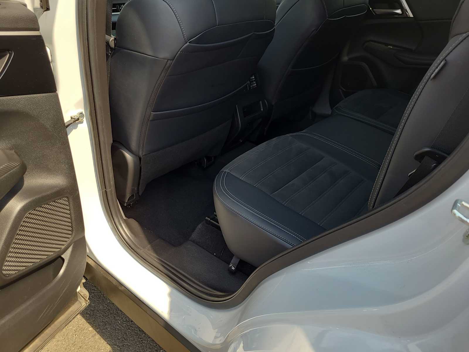 Thumbnail: 2024 Mitsubishi Outlander - 20