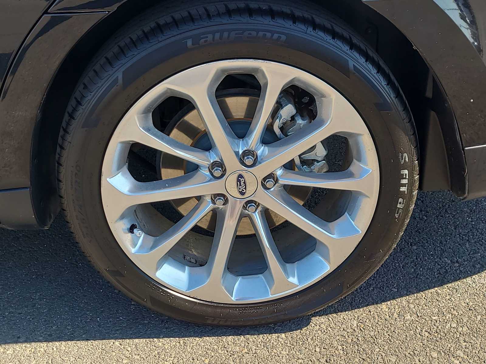 Thumbnail: 2019 Ford Taurus - 16